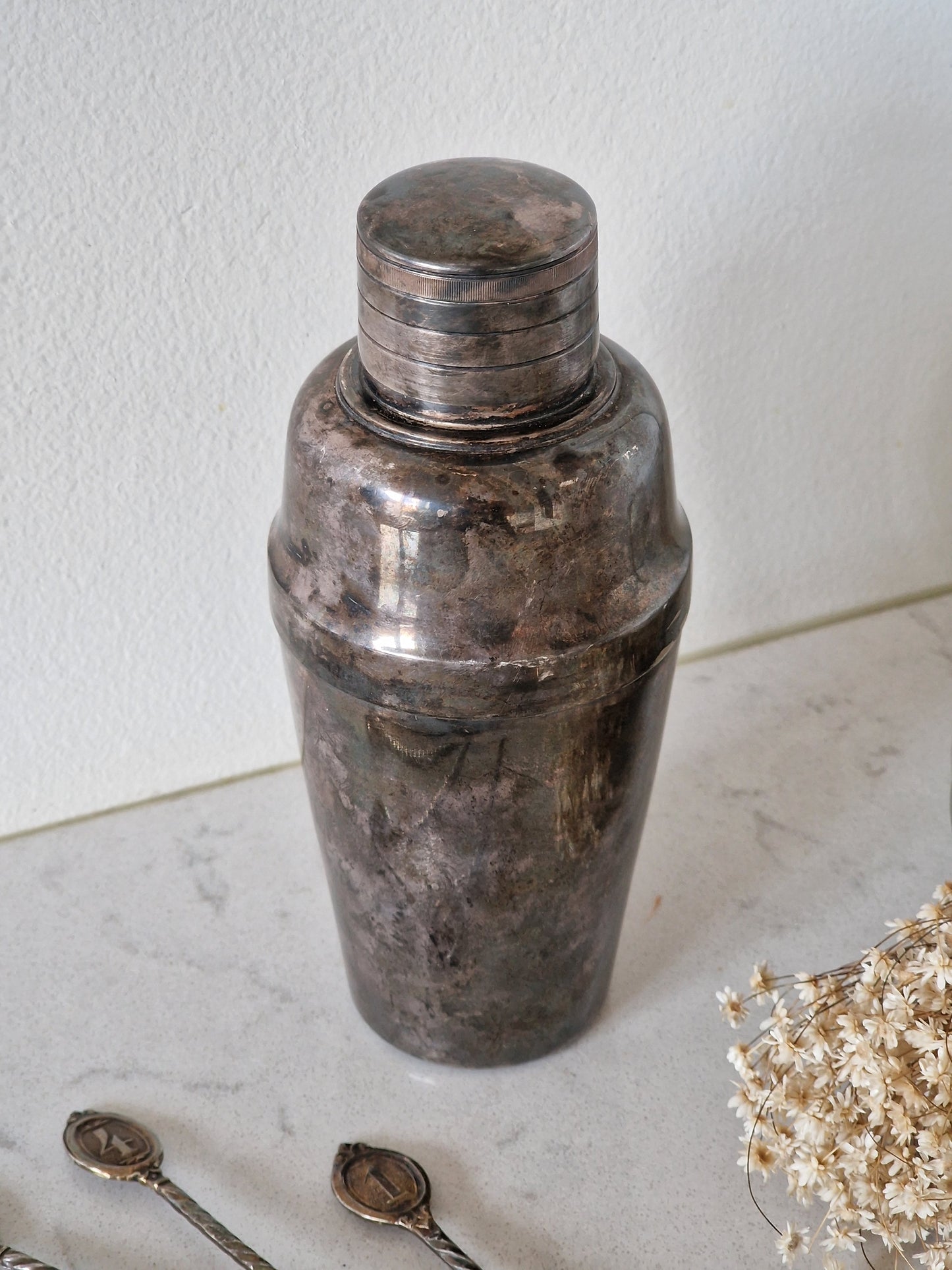 Old shaker