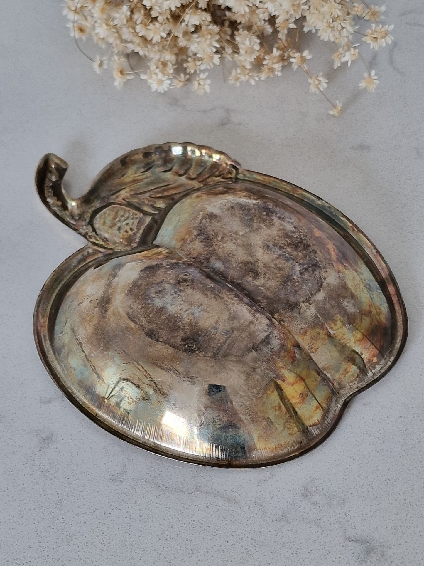 Metallinen omena-astia