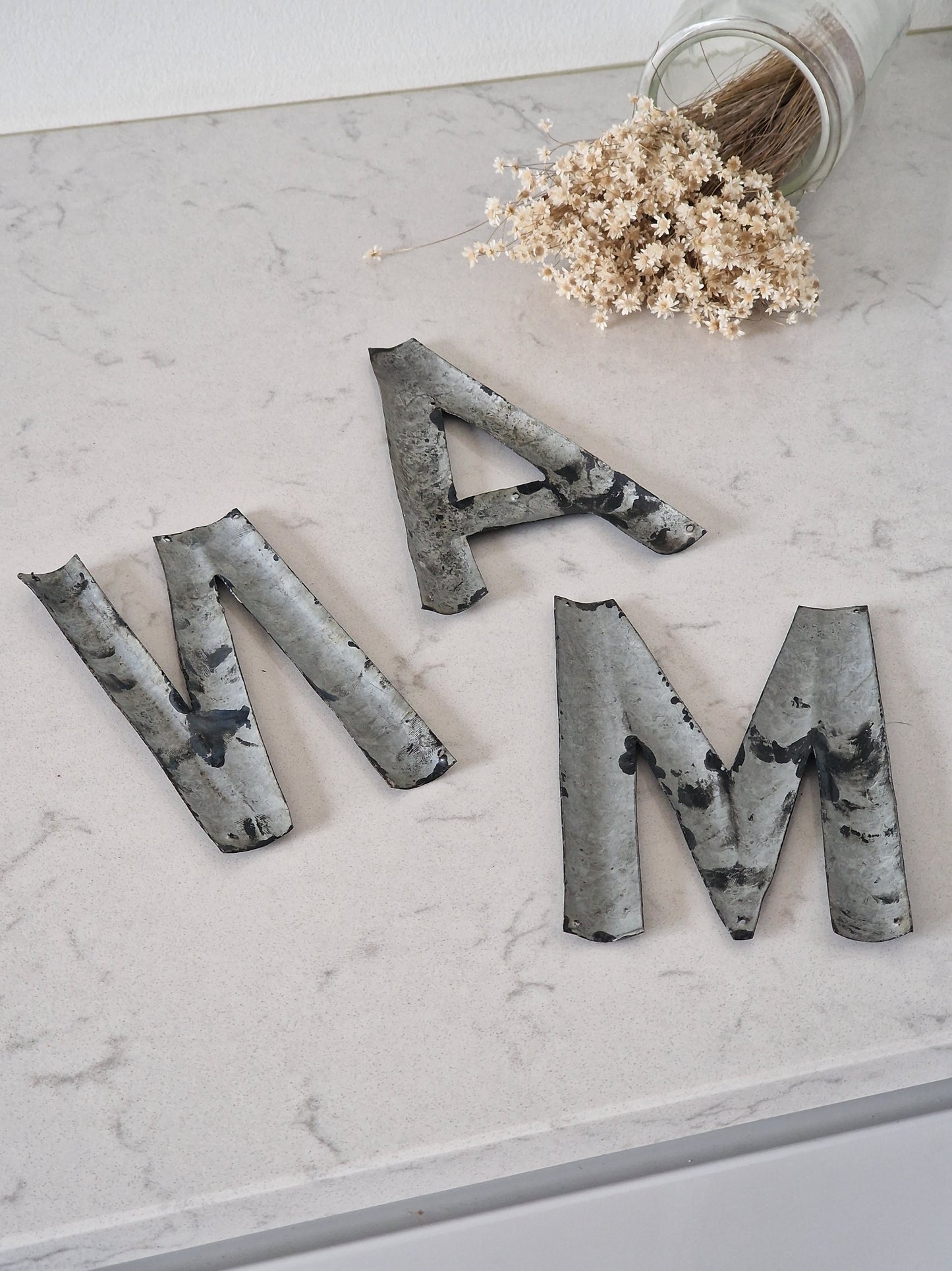 Setti industrial kirjaimia (3 kirjainta)