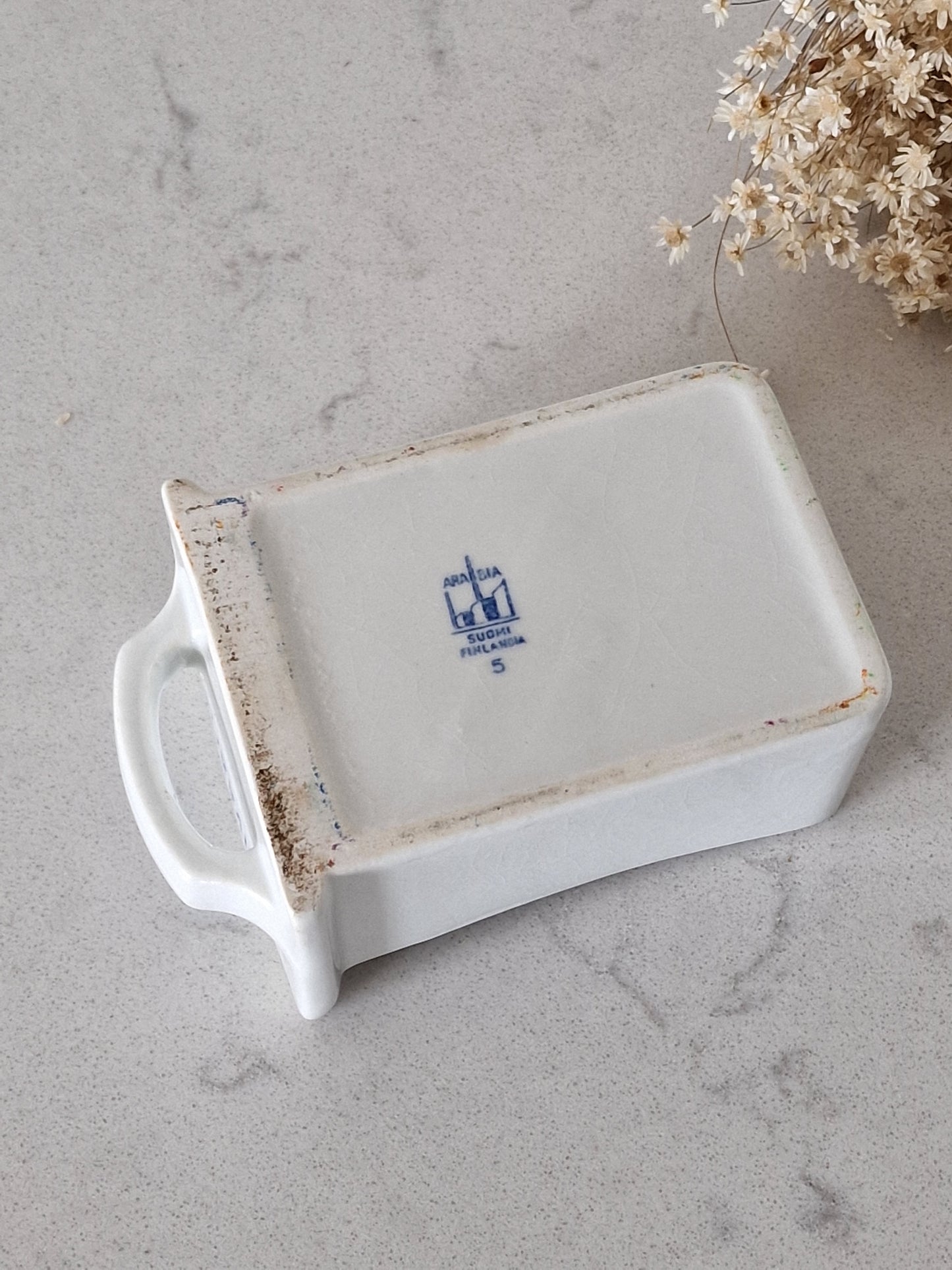 Ginger porcelain box