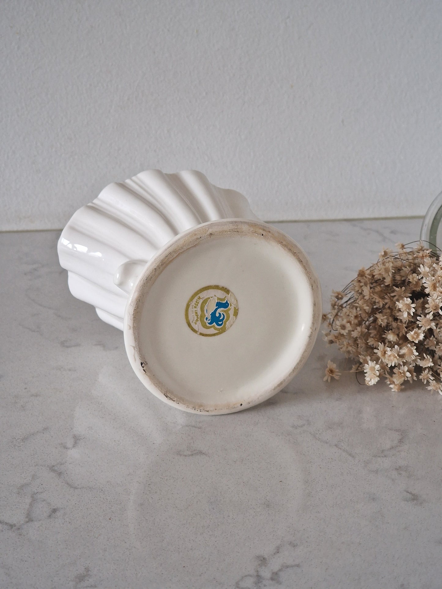 Posliininen kukkaruukku