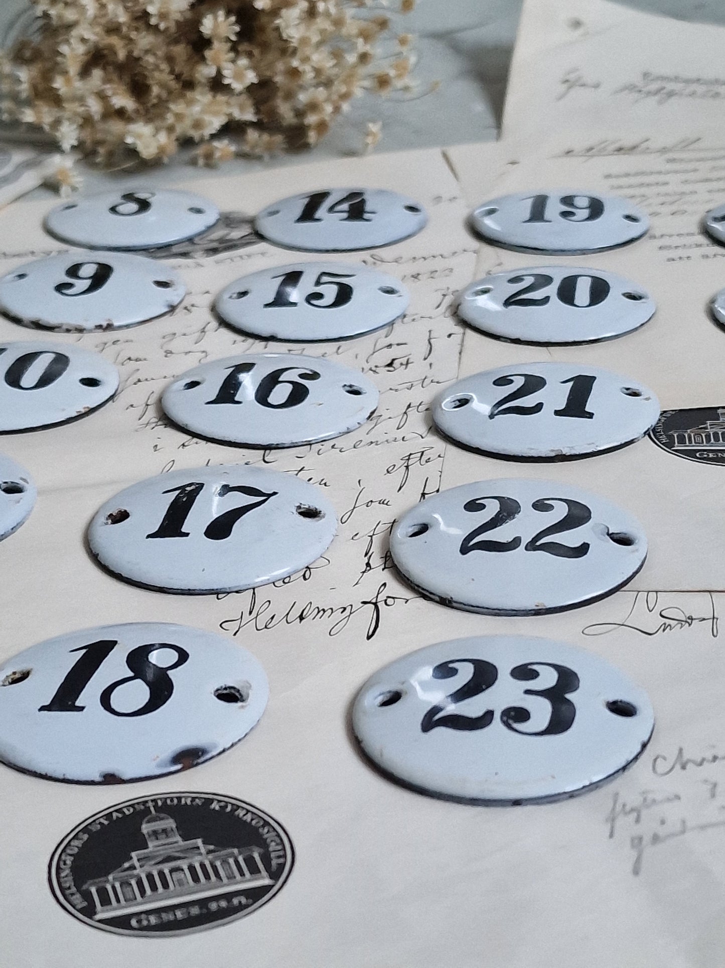 Vanha emalikyltti: numerot