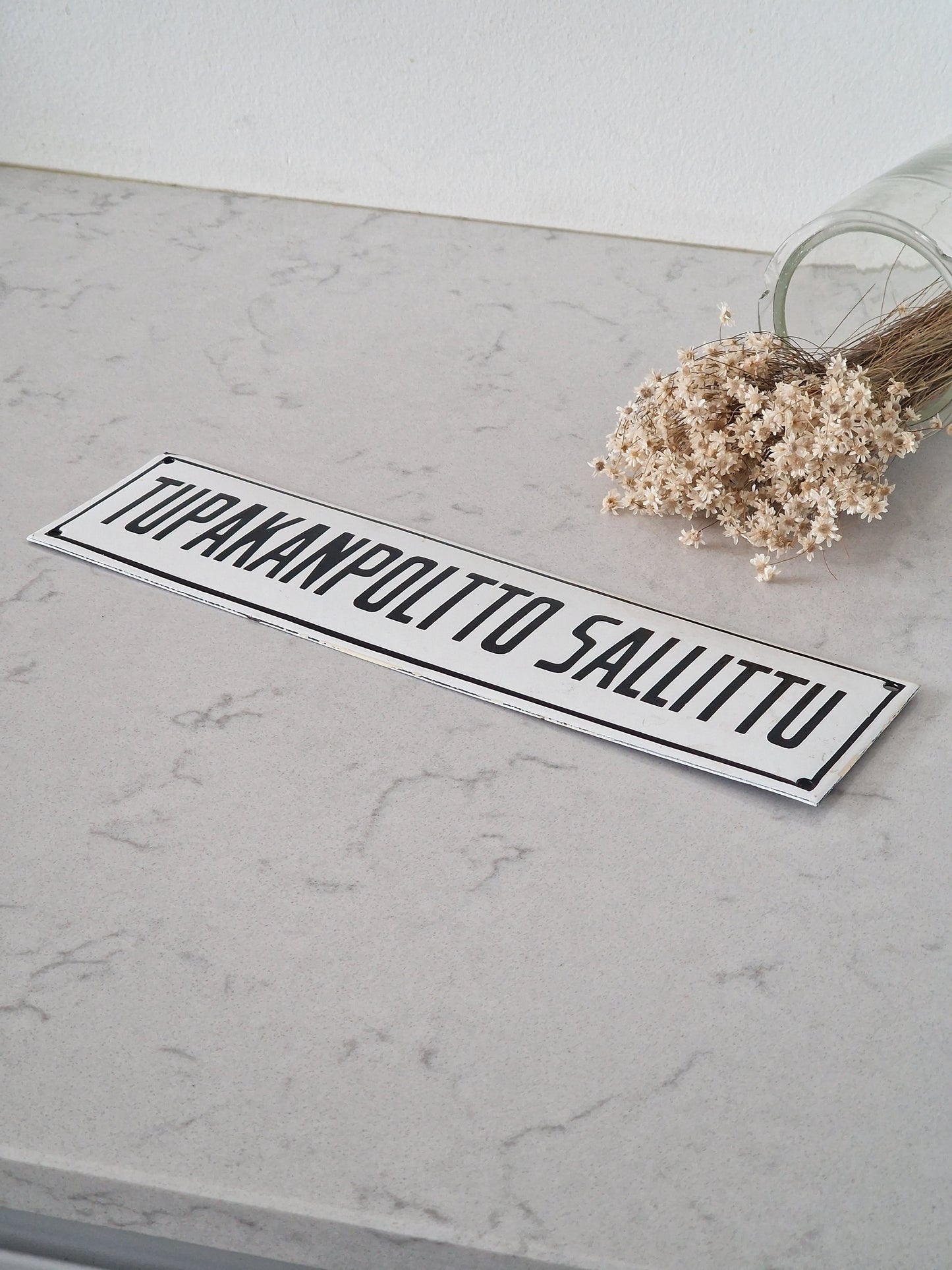 Tupakanpoltto sallittu - emalikyltti