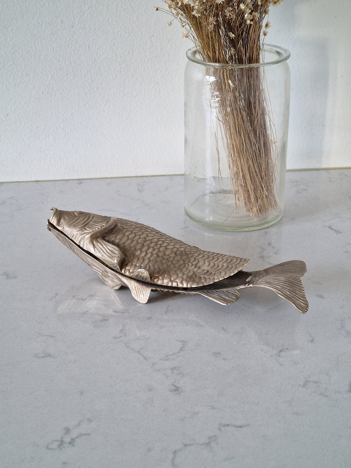 Kala Servetti-/käyntikorttiteline