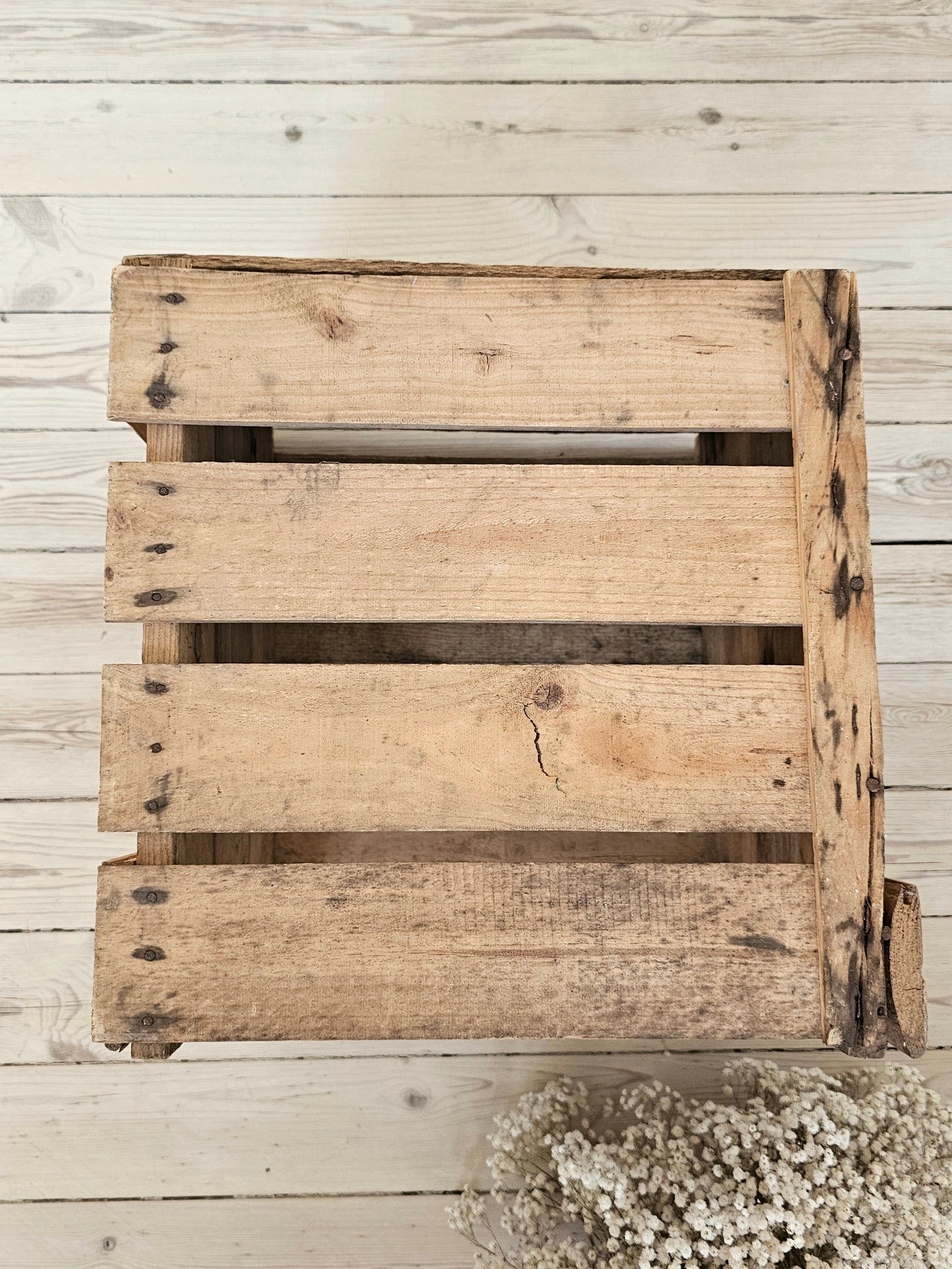 Vanha puulaatikko 25