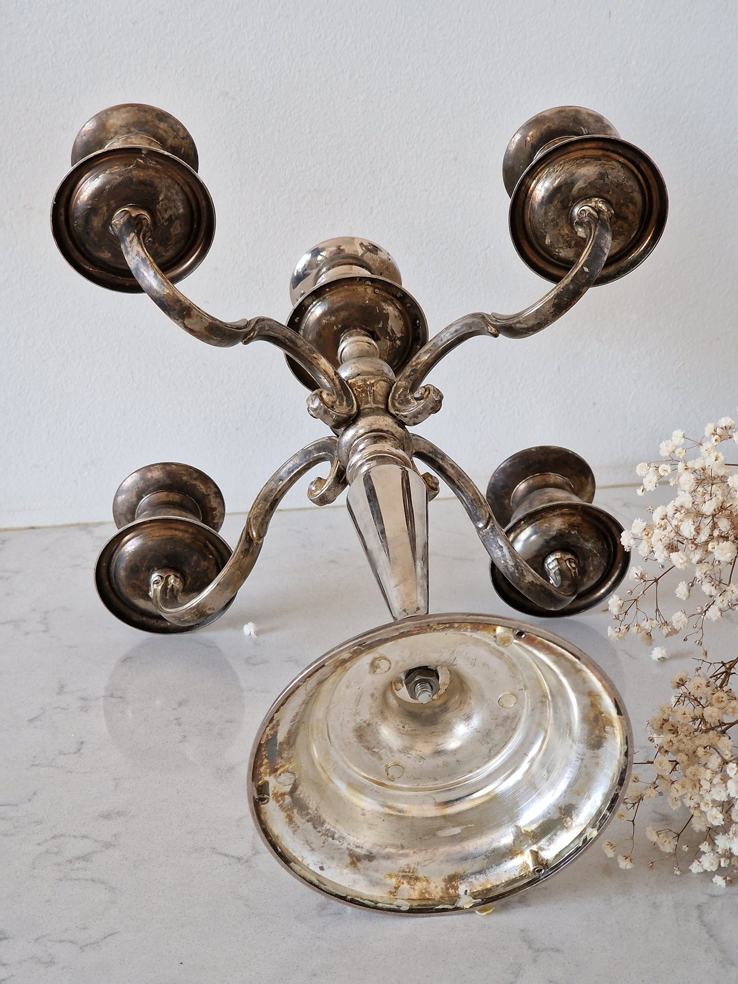 Antiikkinen kynttelikkö