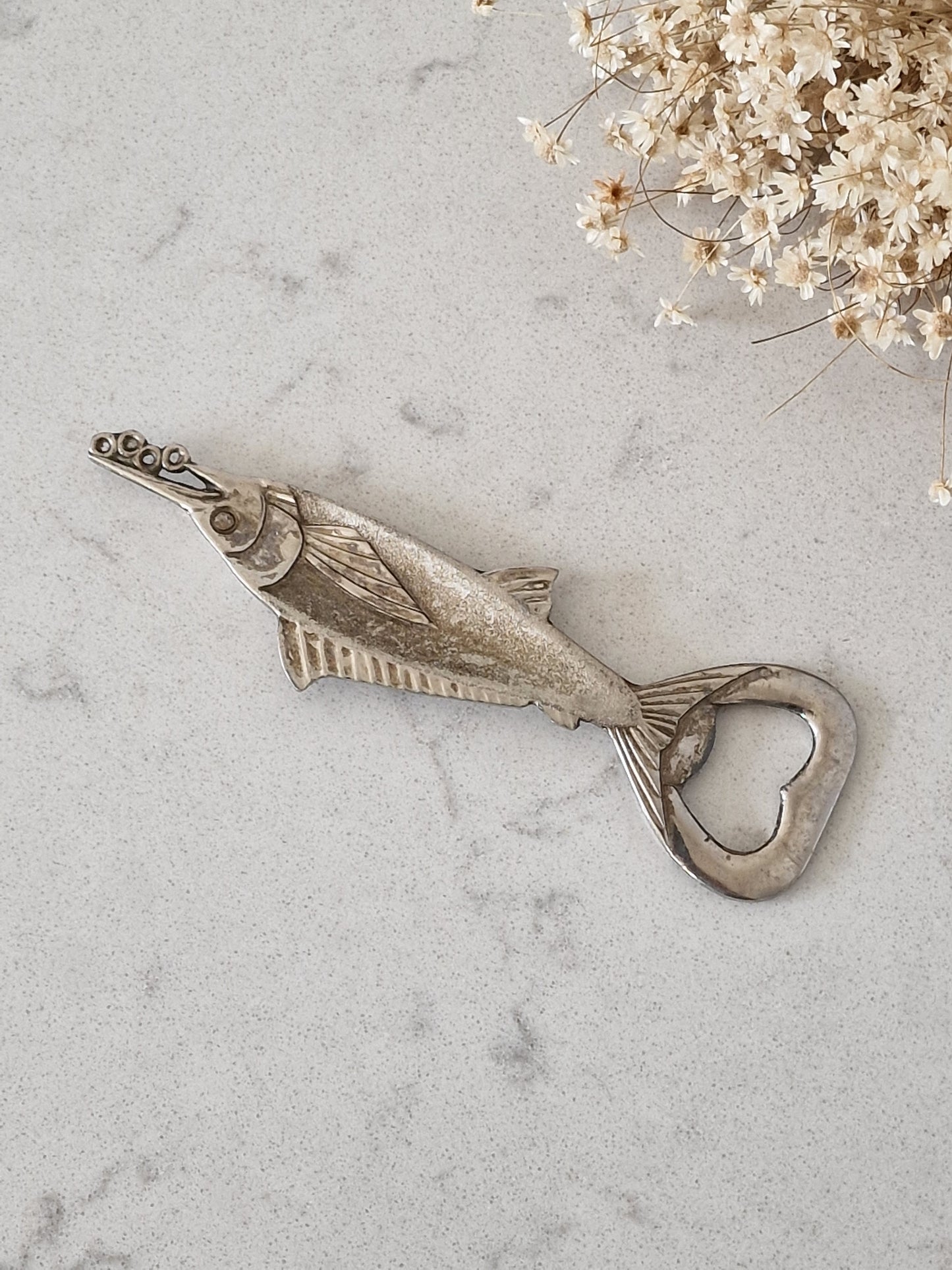 Miekkakala pullonavaaja