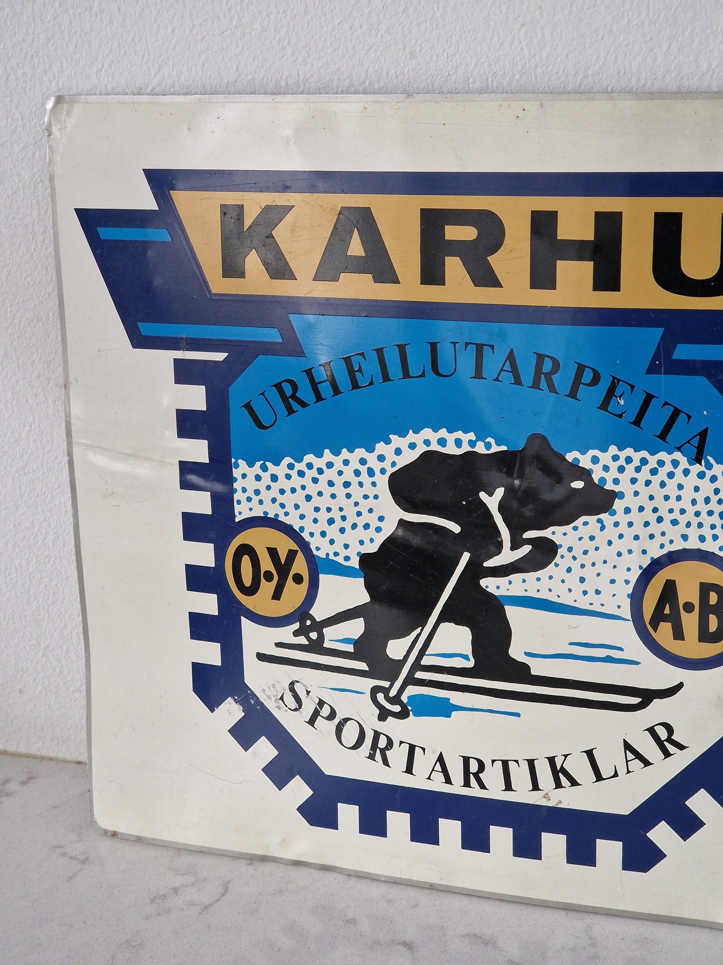 Karhu Urheilutarpeita-kyltti 1960-luku