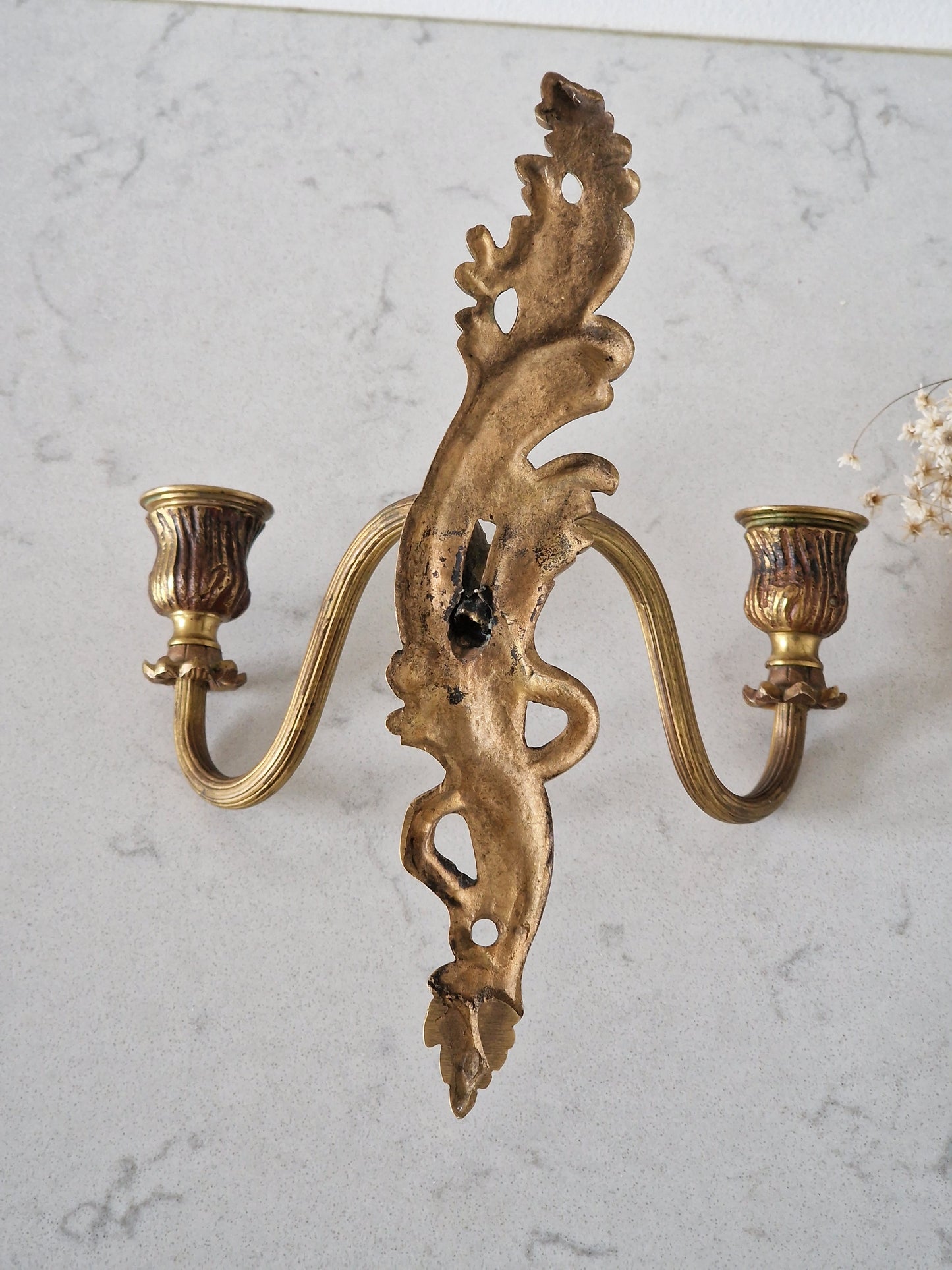 Messinkinen seinäkynttelikkö