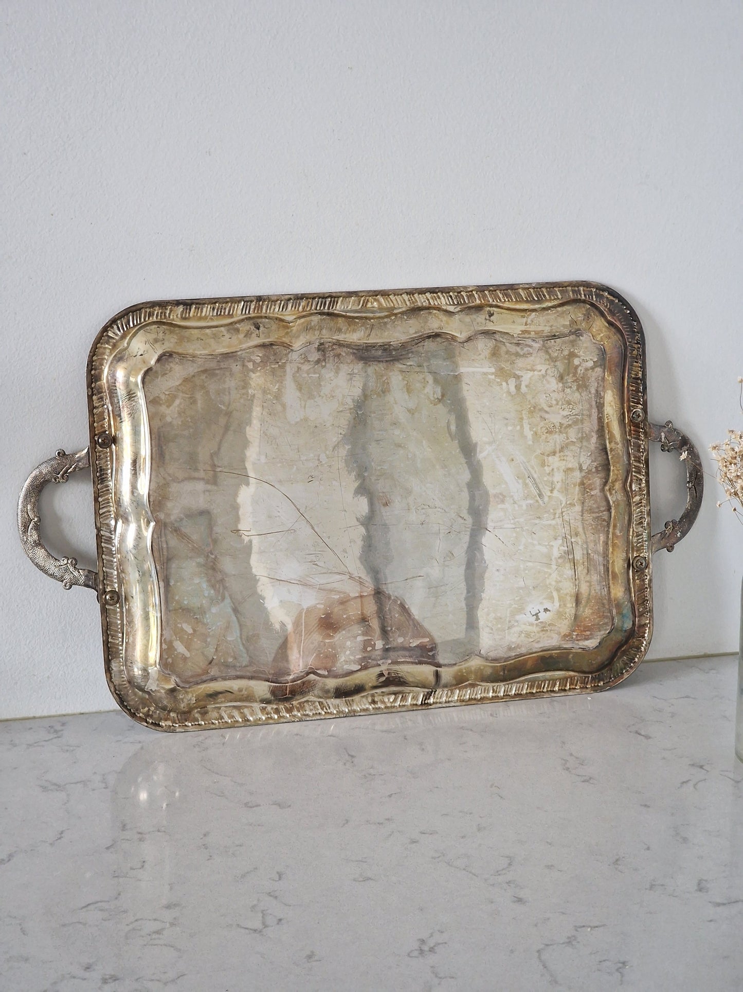 Metallinen vintage tarjotin