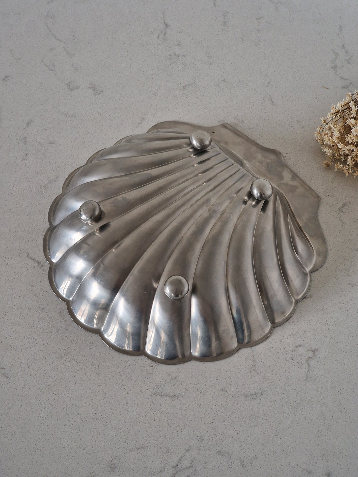 Simpukka tarjoiluastia