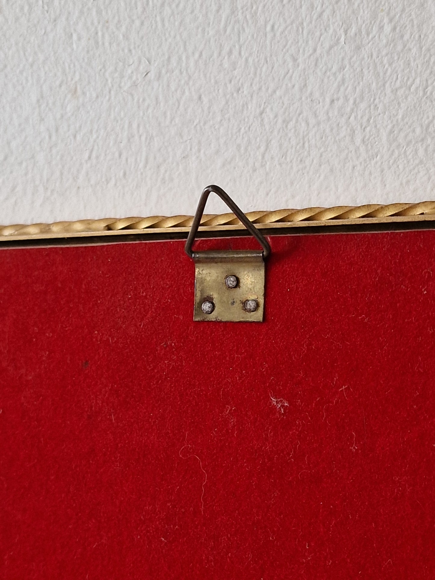 Metallikehyksinen kukkataulu