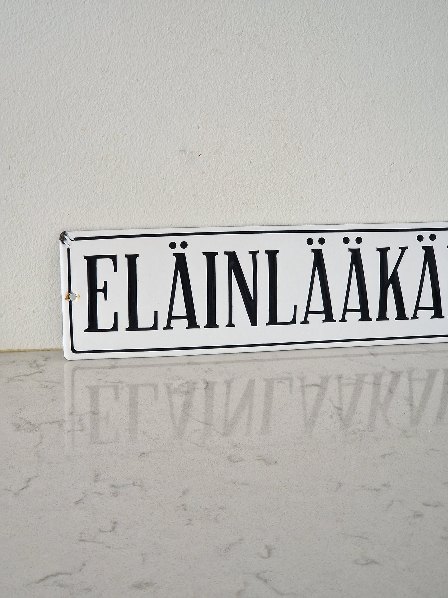 Vanha antiikki emalikyltti / emalikilpi eläinlääkäri