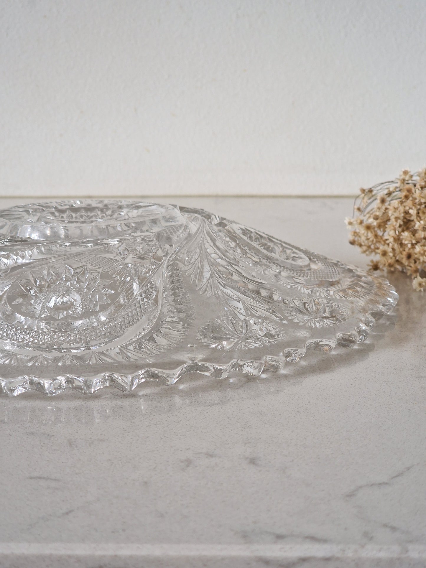 Kristallinen tarjoiluastia