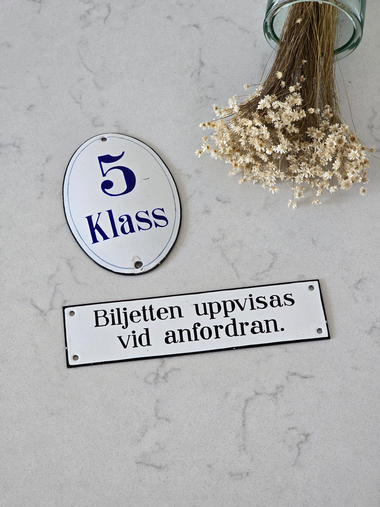 Vanha junanvaunun emalikyltti, liiketilan tai kodin vintagesisustus