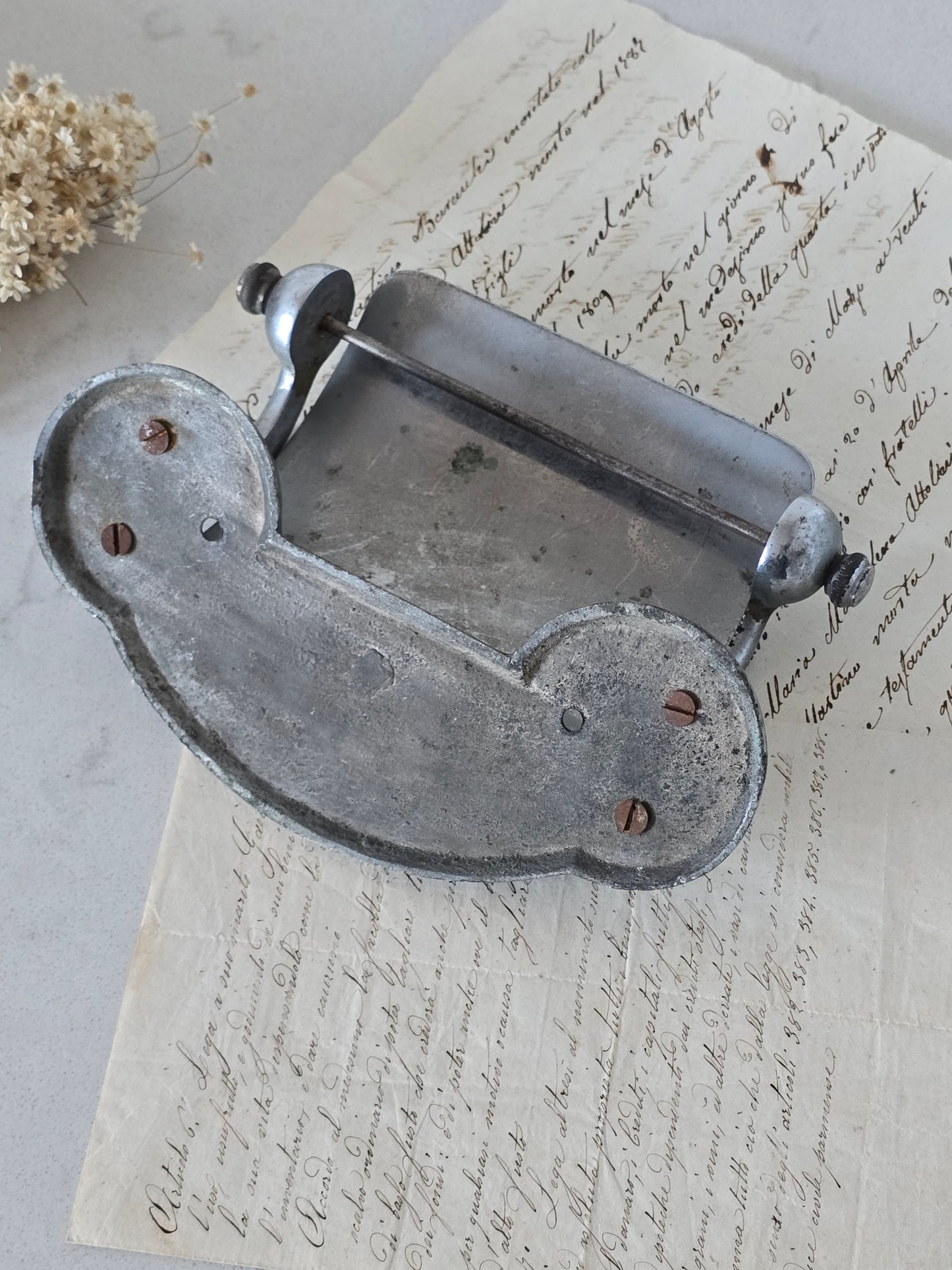 Vanha vintage wc-paperirullateline