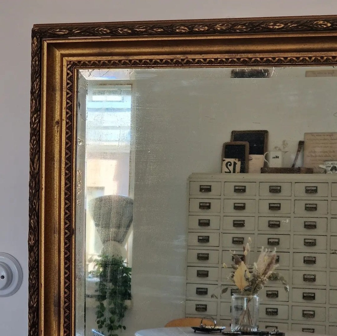 Upea kultakehyksinen antiikkipeili