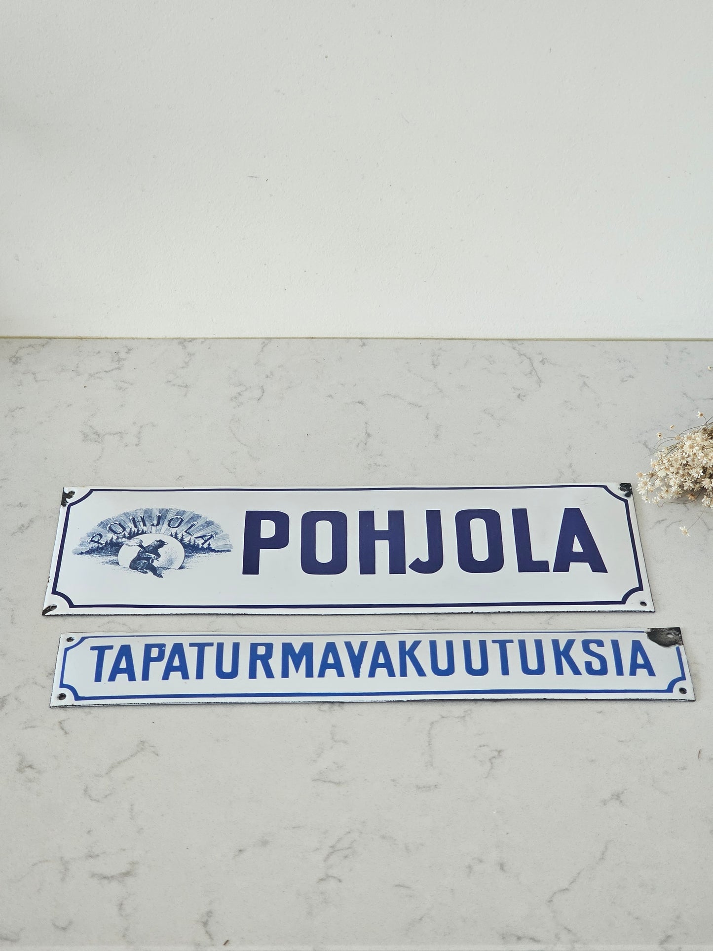 Pohjola, Kullervo ja tapaturmavakuutuksia vanha emalikyltti