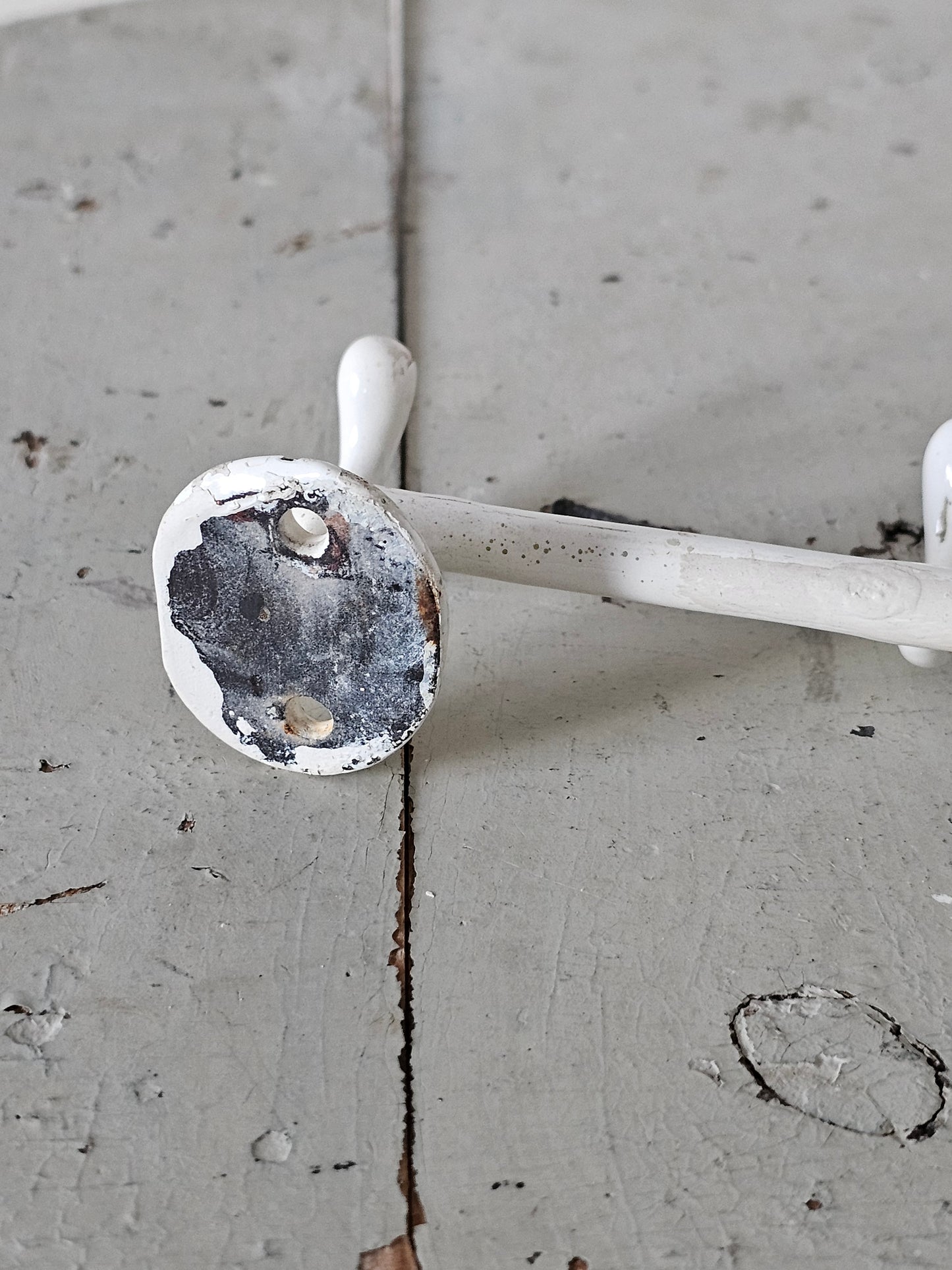 Emaloitu naulakko 1950-luku