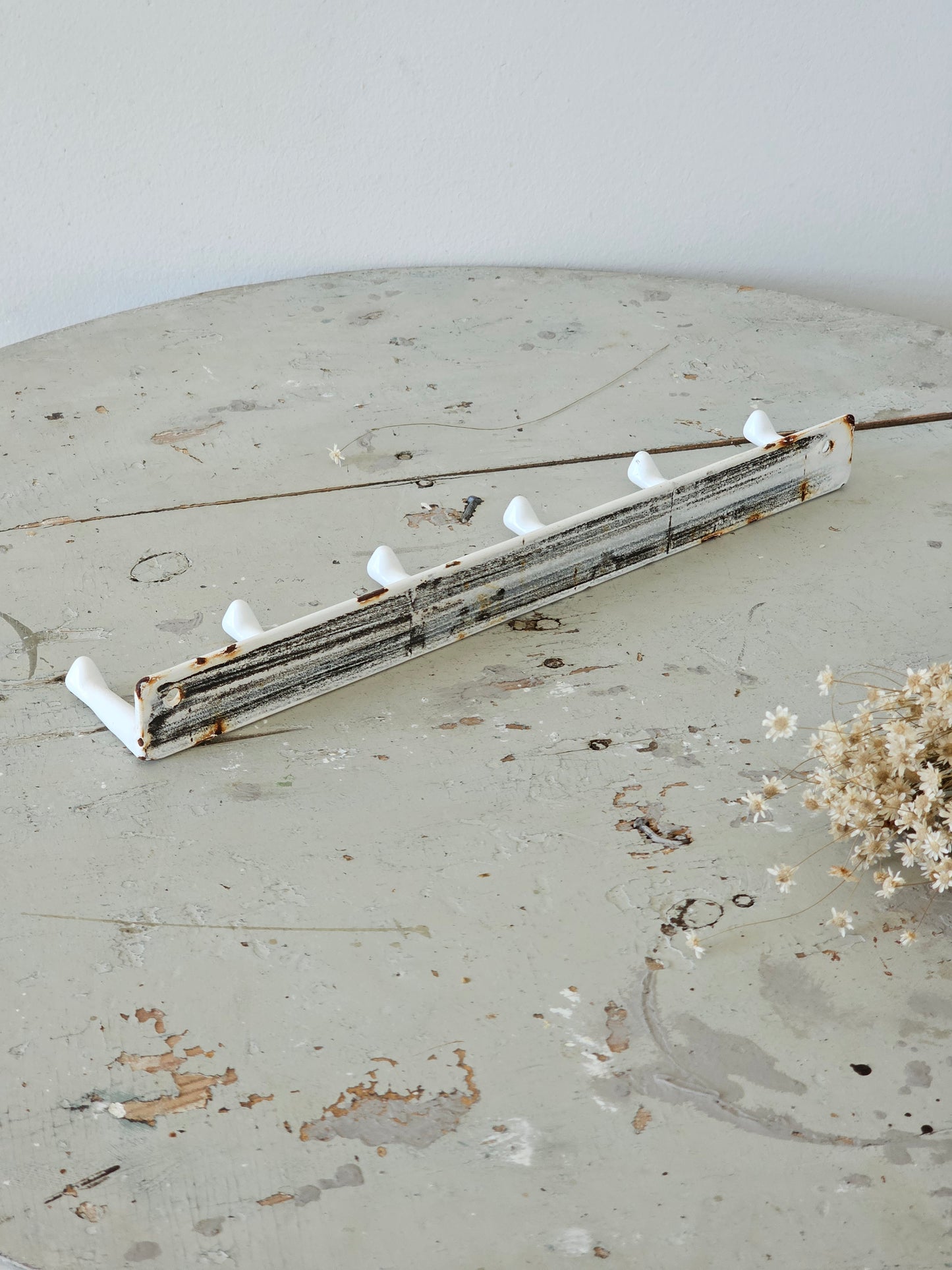 Emaloitu naulakko 6-koukkuinen