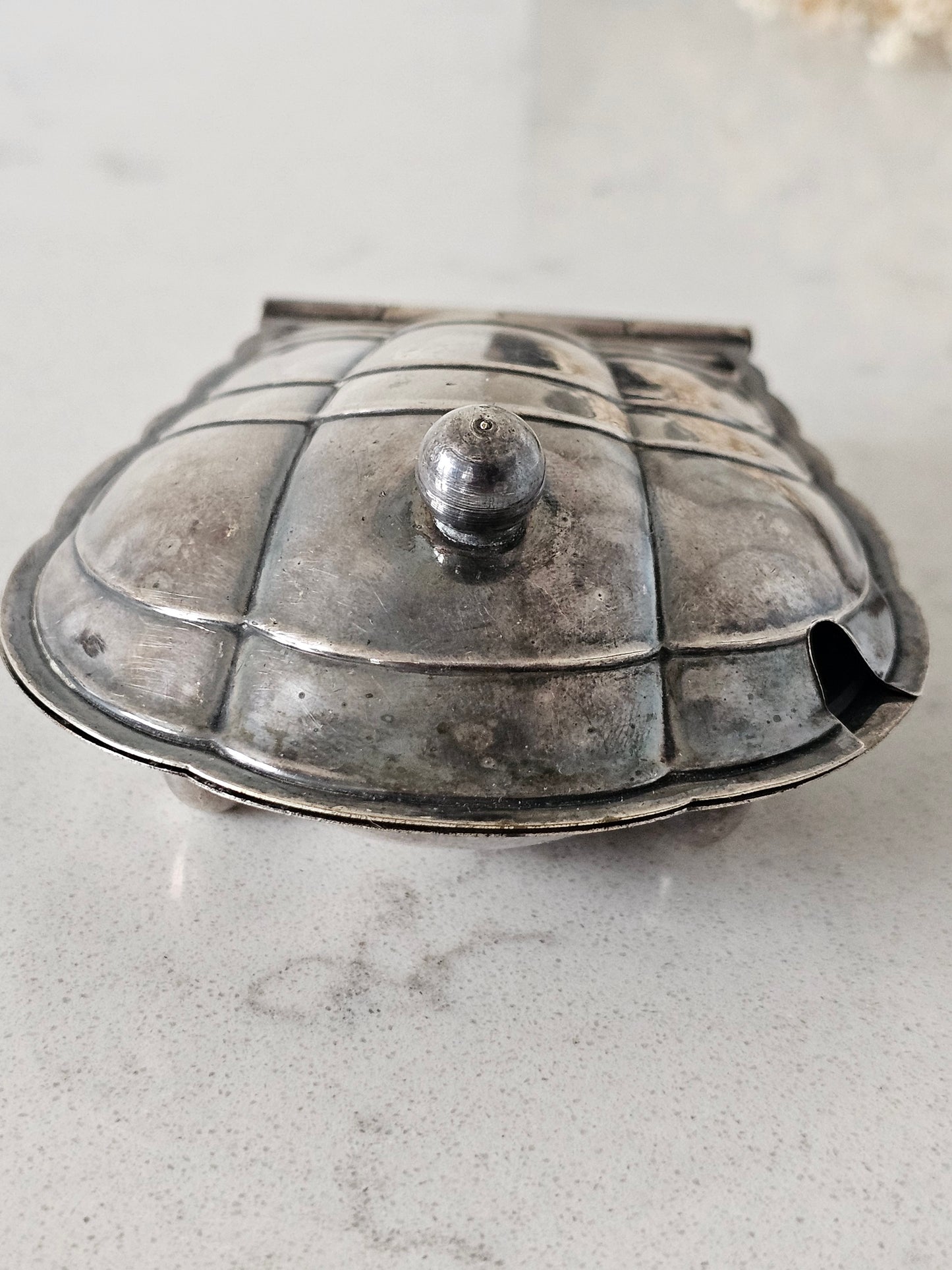 Ranskalainen simpukka-rasia/kaviaariastia