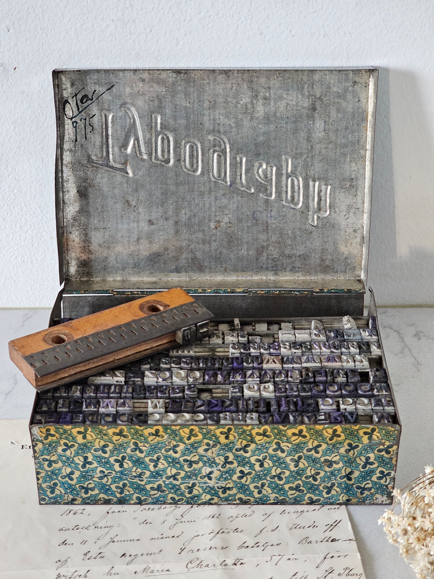 Victoria-Typograph Leimasinlaatikko