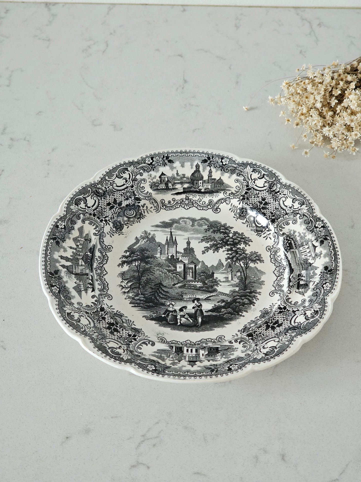 Englantilainen fajanssilautanen