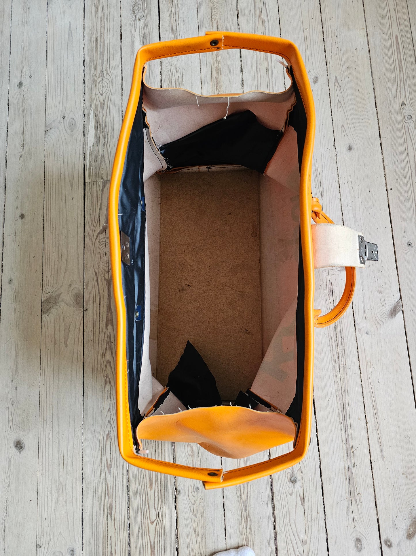 Karhu laukku, 70-80-luku