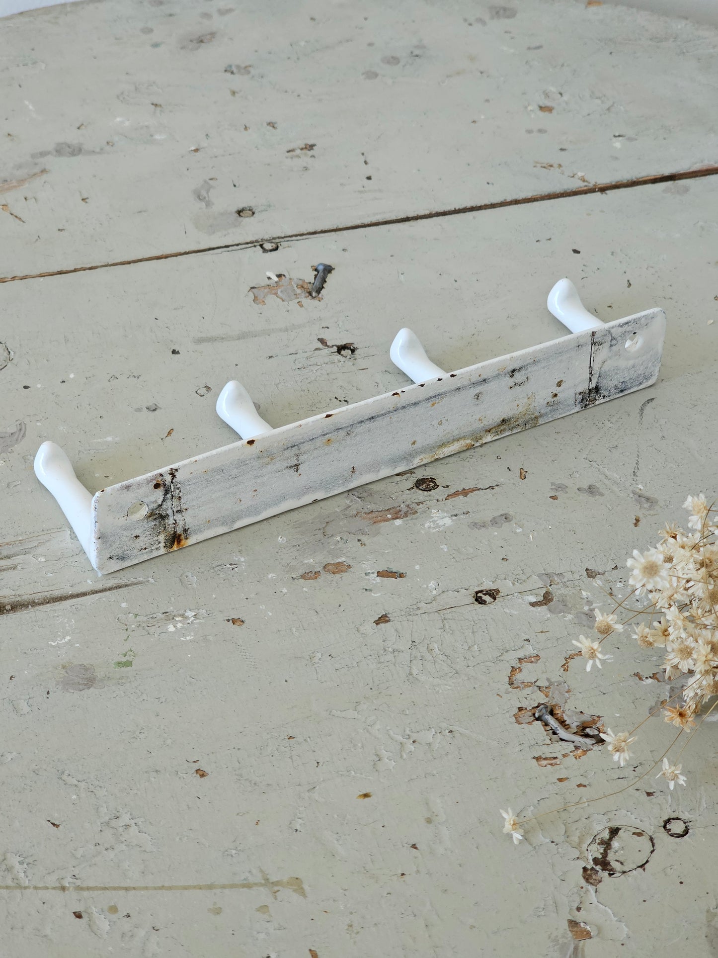 Emaloitu naulakko, 4-koukkuinen