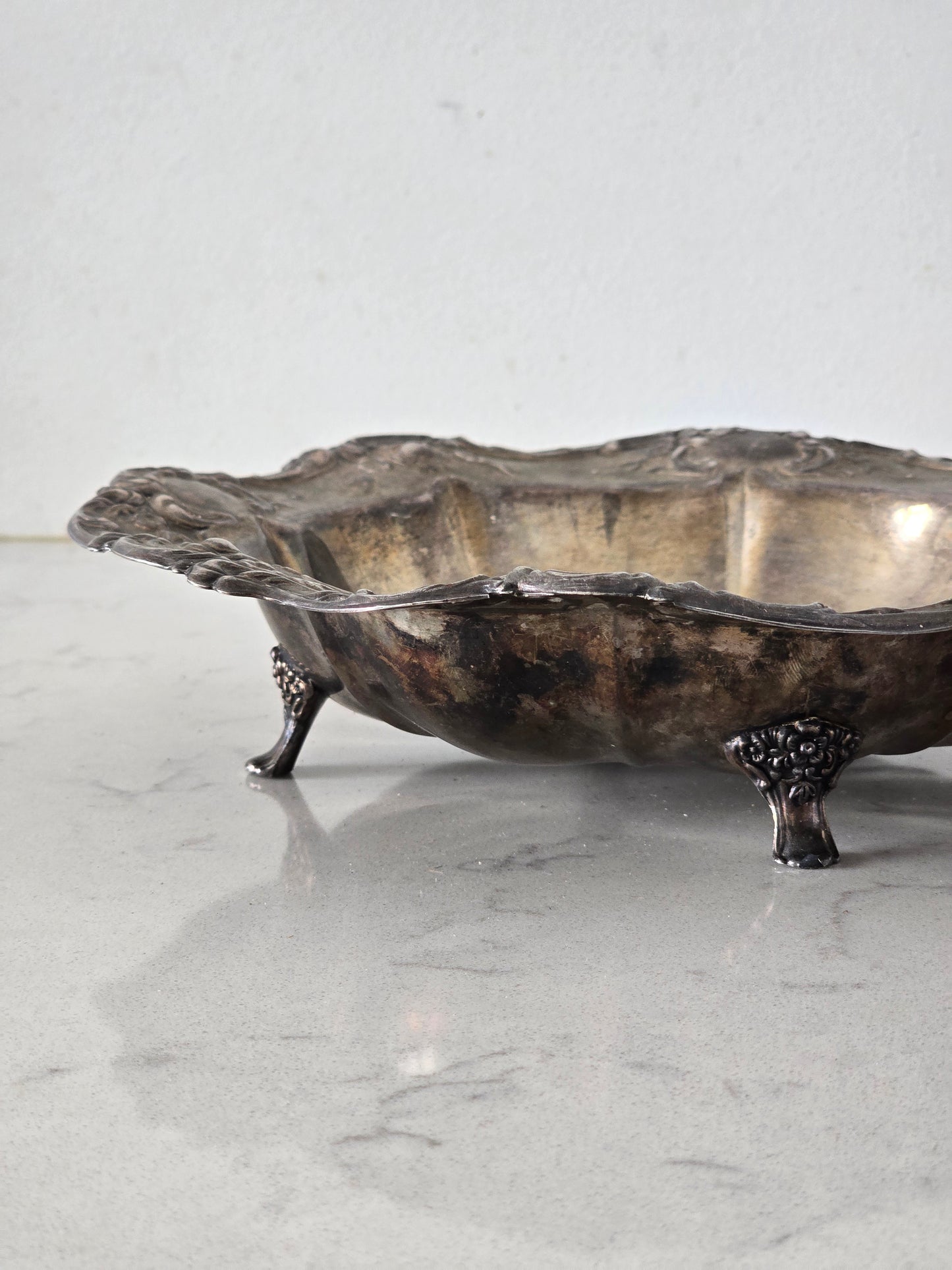 Tarjoiluastia jaloilla