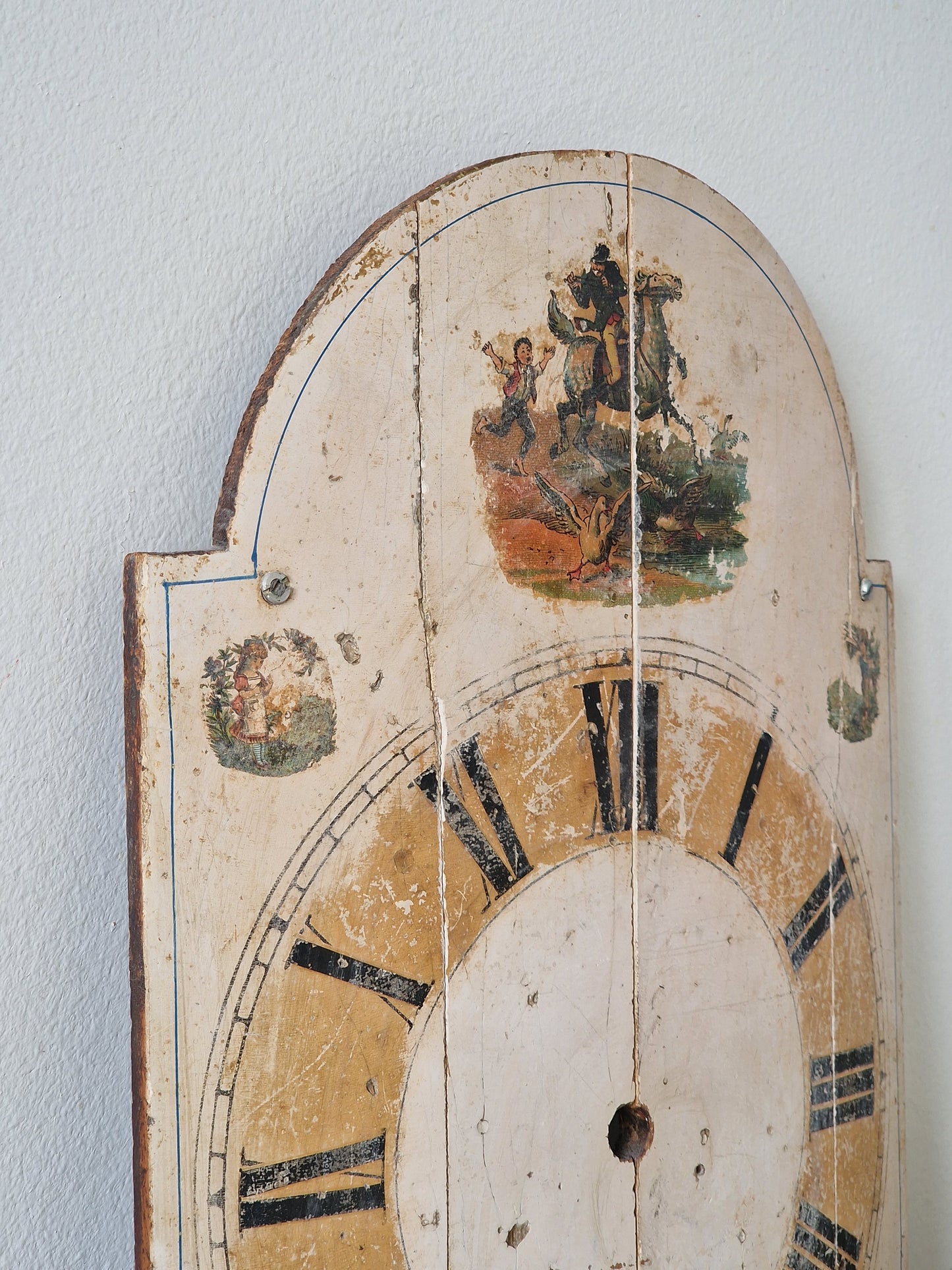 Vanha puinen kellotaulu