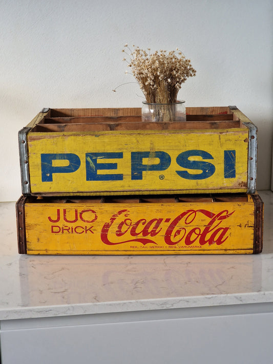 Vanhat Pepsi ja Coca-Cola juomakorit