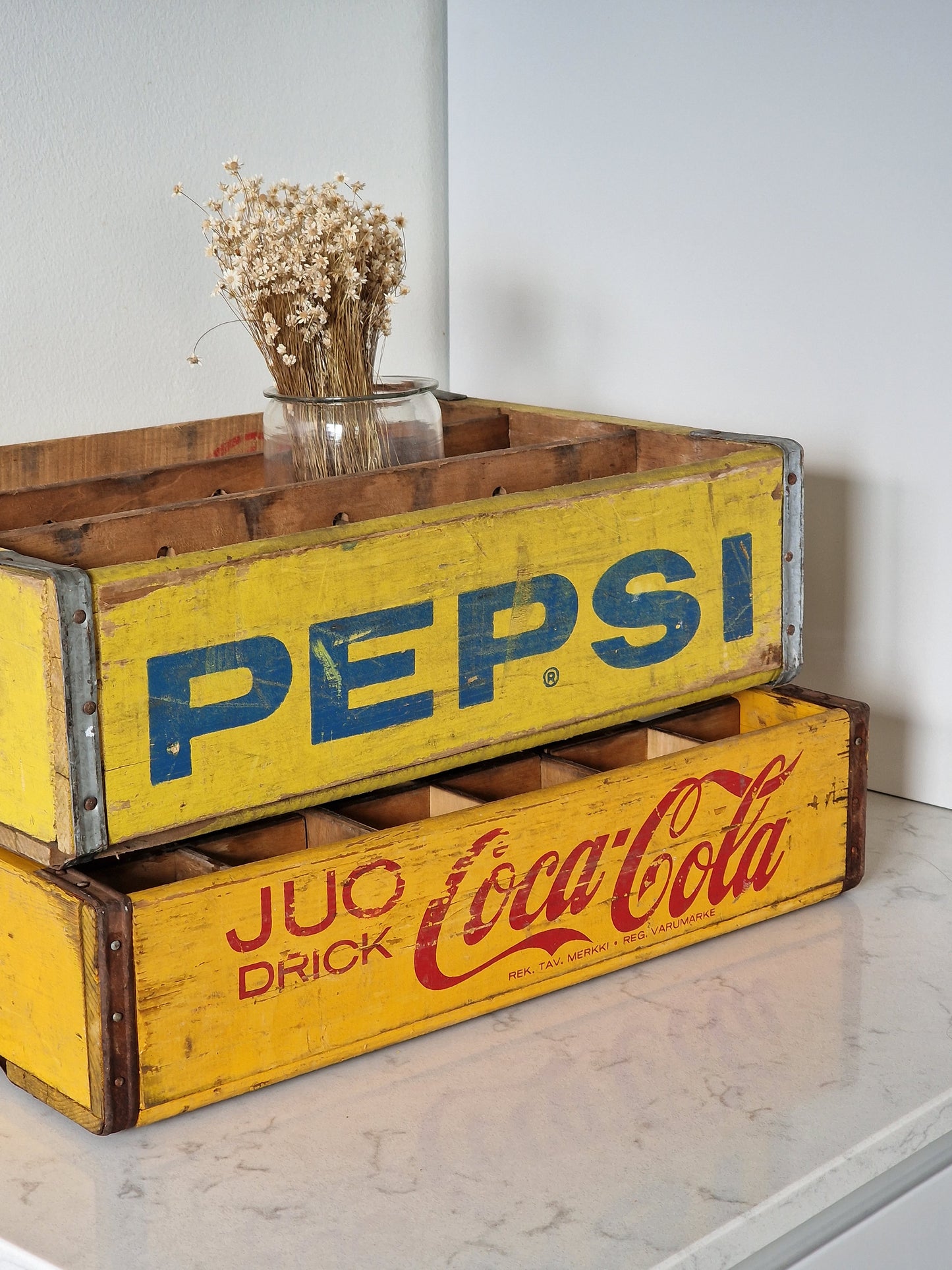 Vanhat Pepsi ja Coca-Cola Juomakorit
