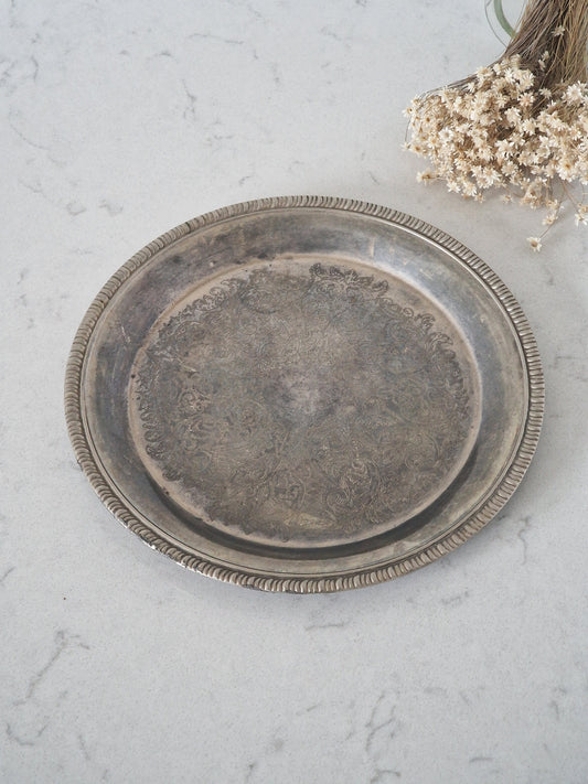 Round metal tray