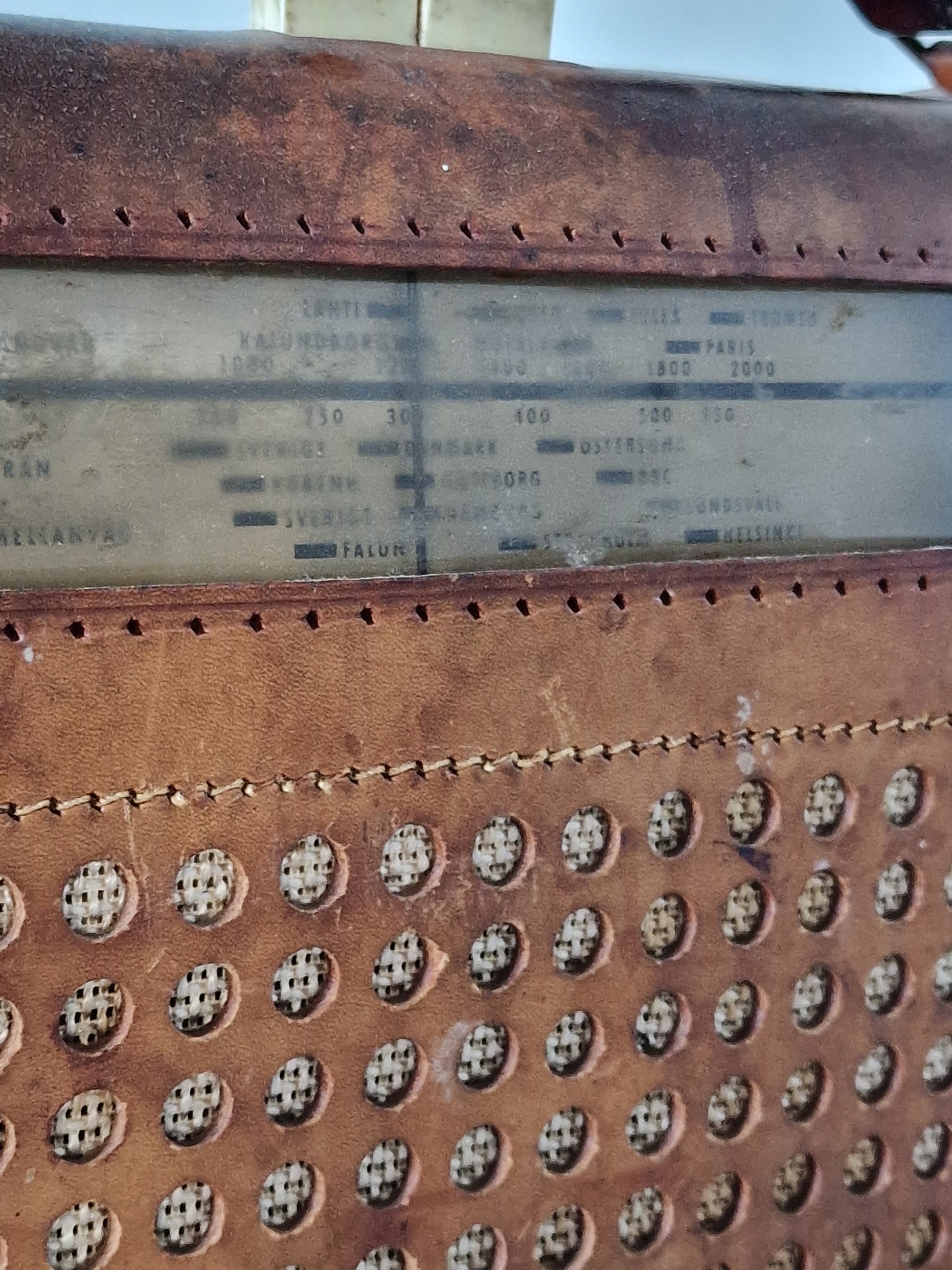 Vanha matkaradio aga transistor 3000