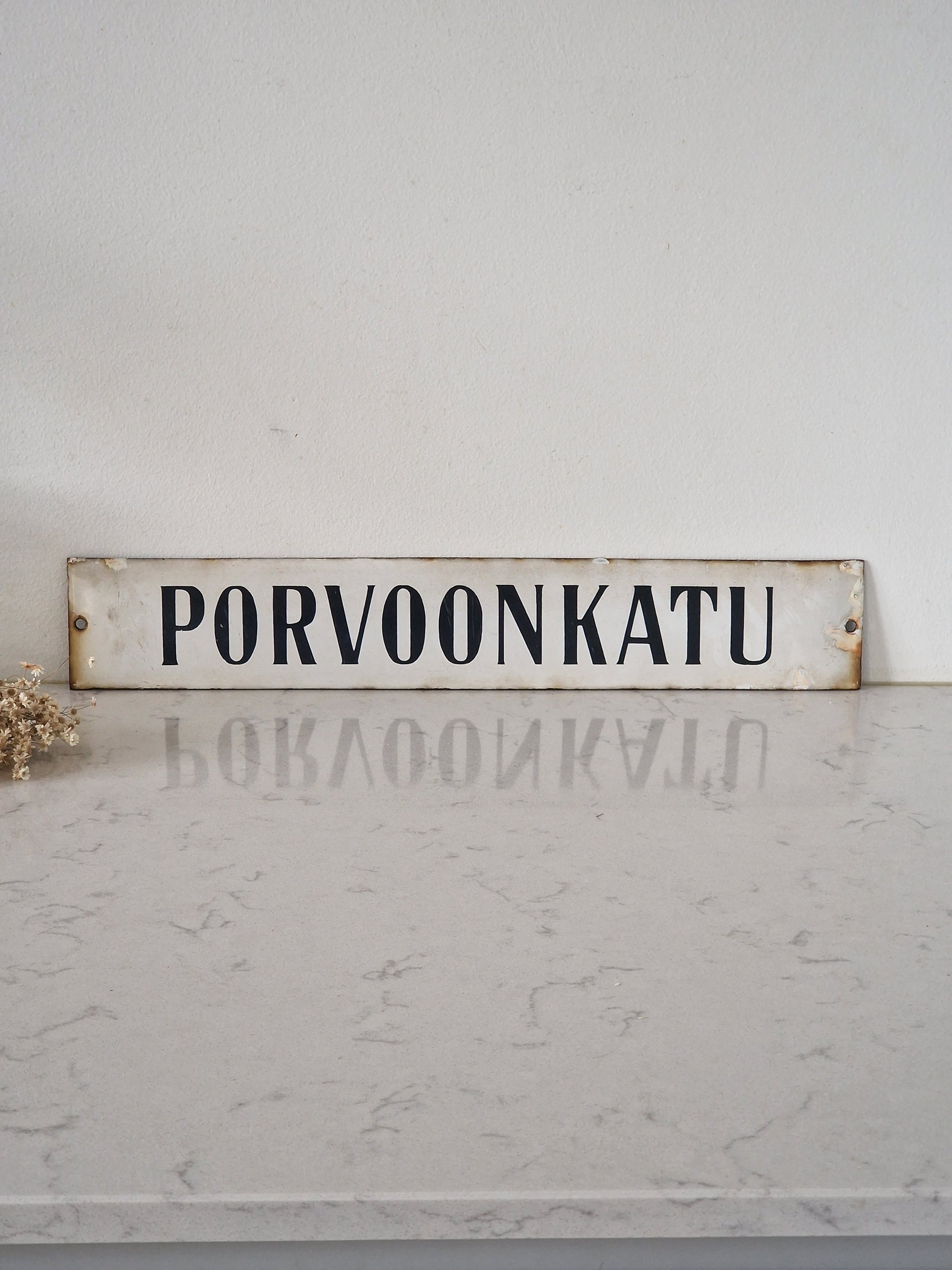 Vanha emaloitu katukyltti