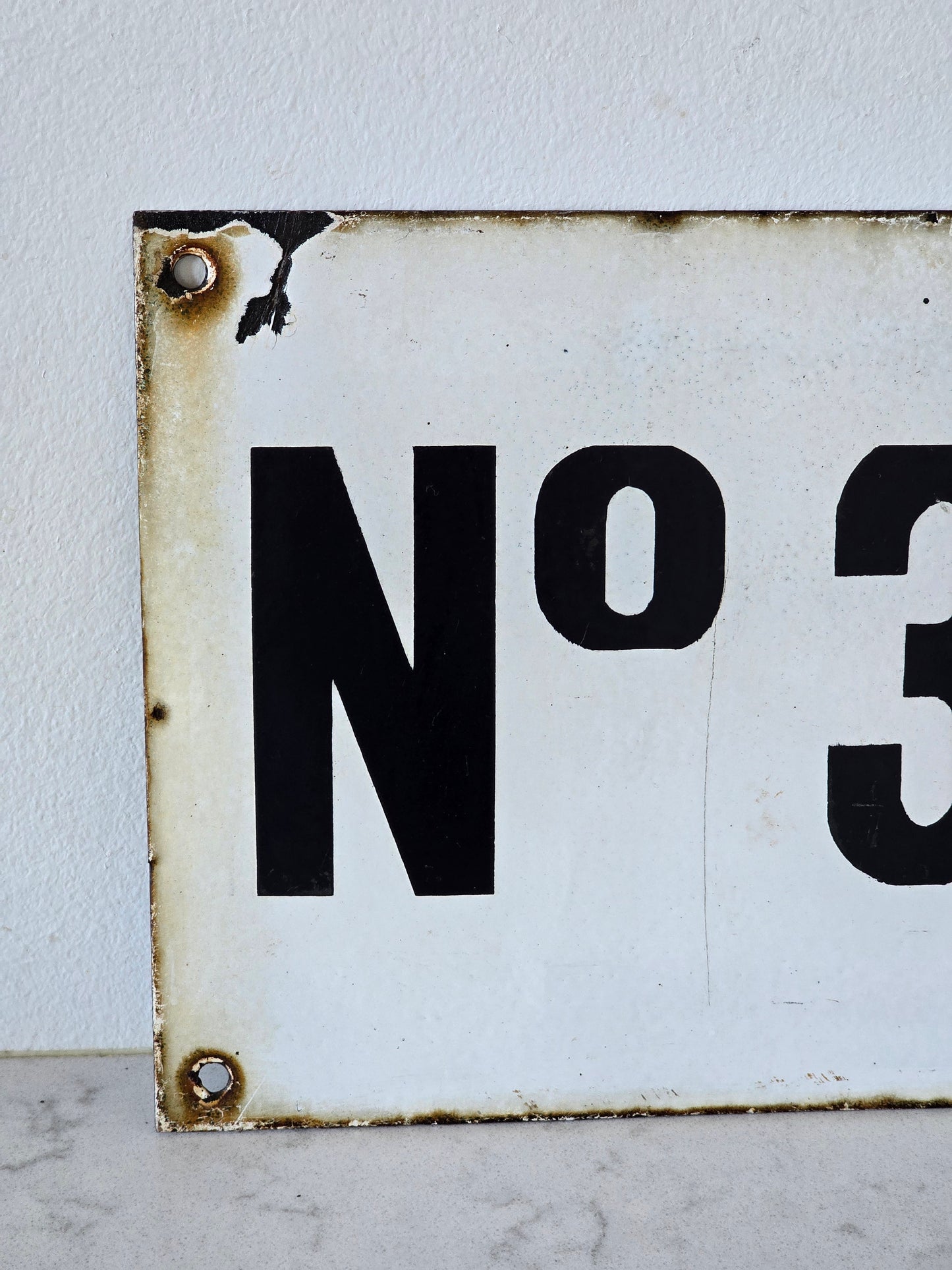 Vanha emalikyltti numero 35