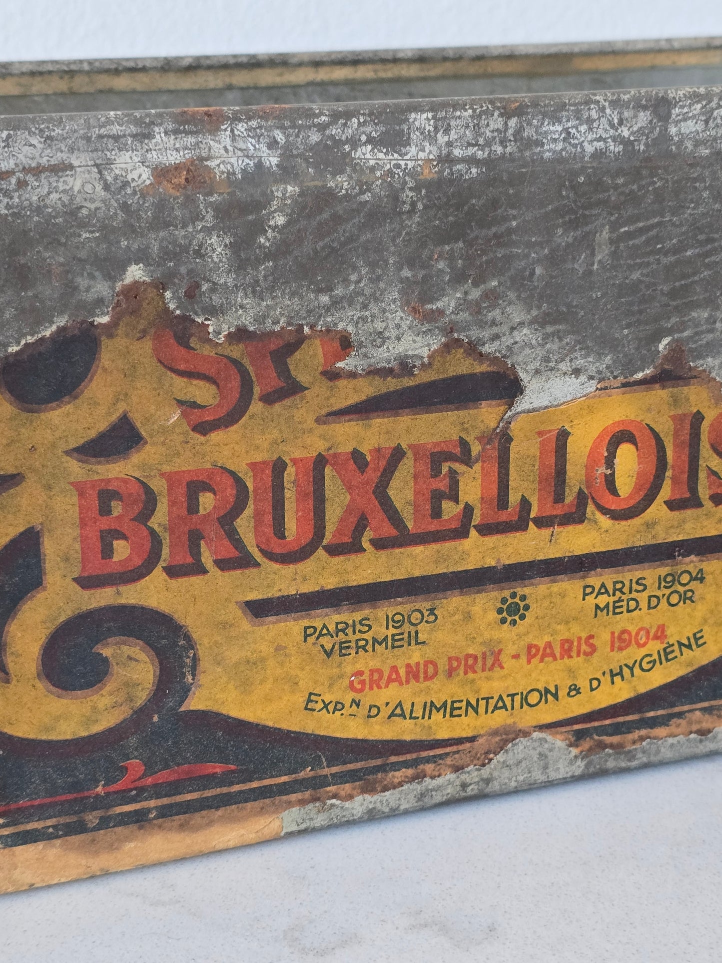 Bruxelloises metallilaatikko