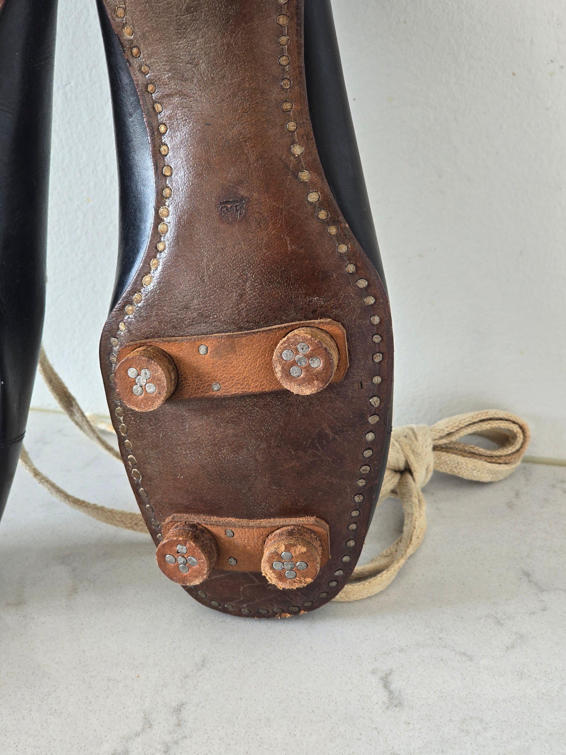 Vanhat vintage jalkapallokengät nappikset