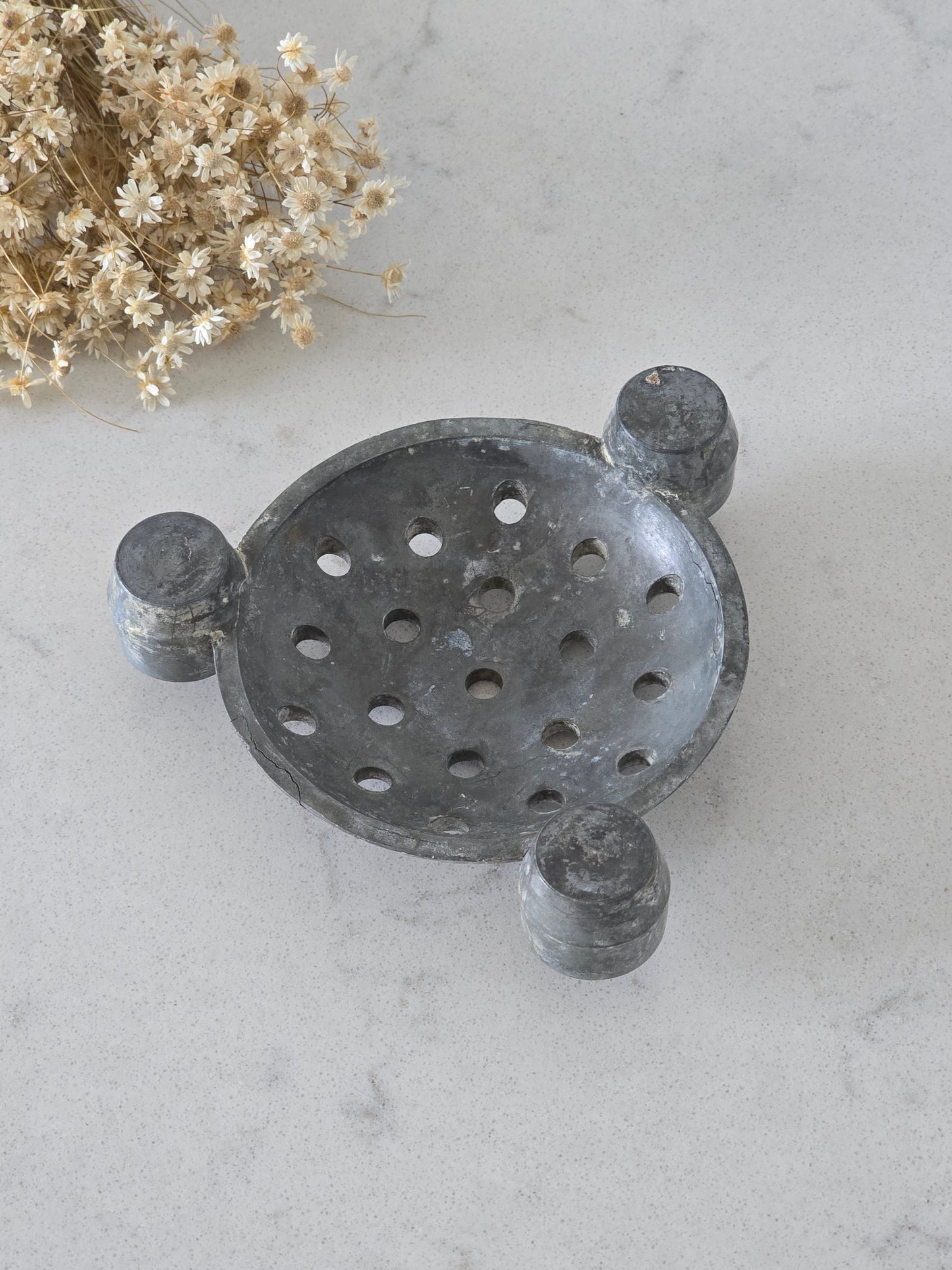 Kukkasiili ja kynttiläasetti