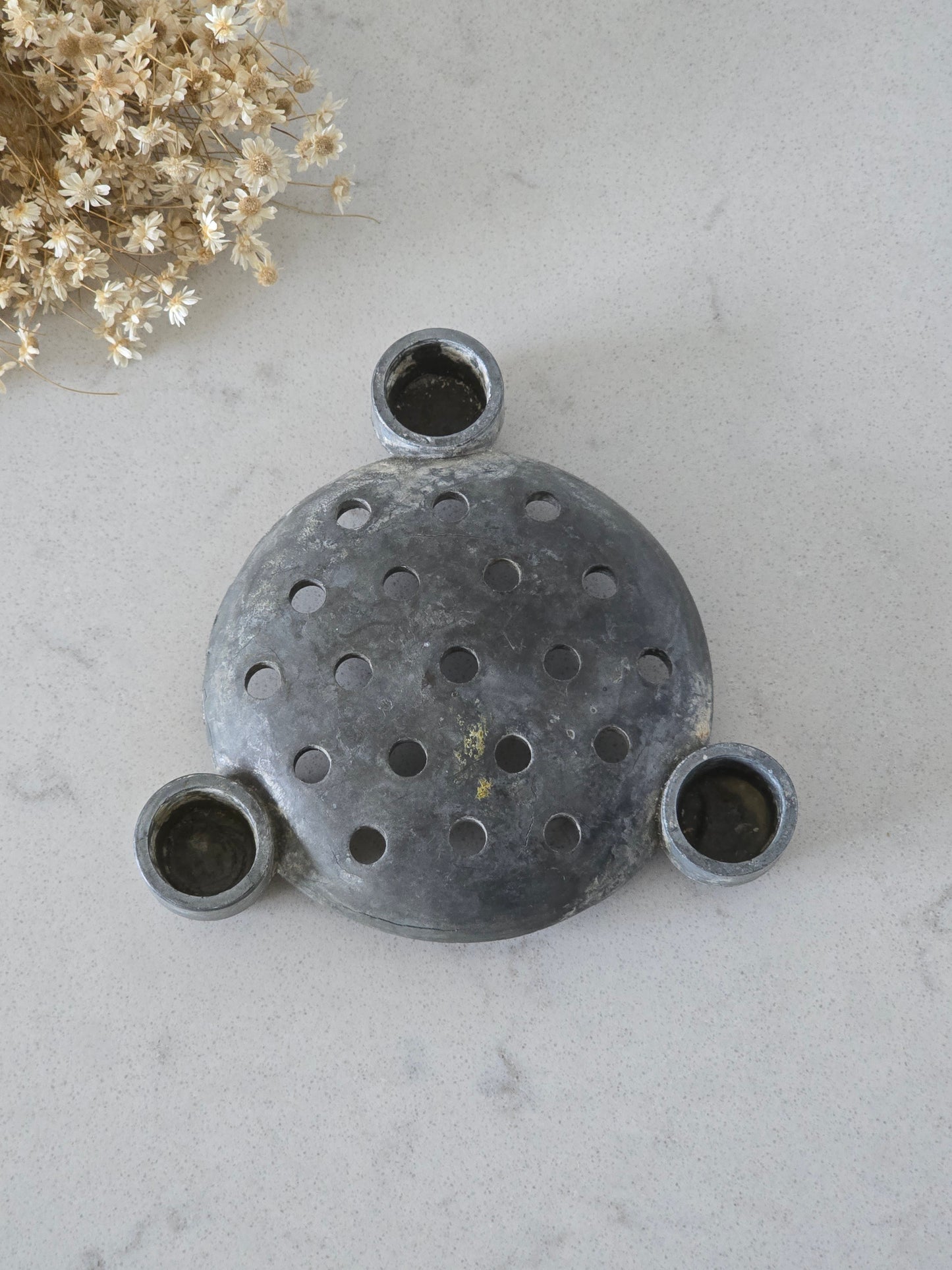 Kukkasiili ja kynttiläasetti