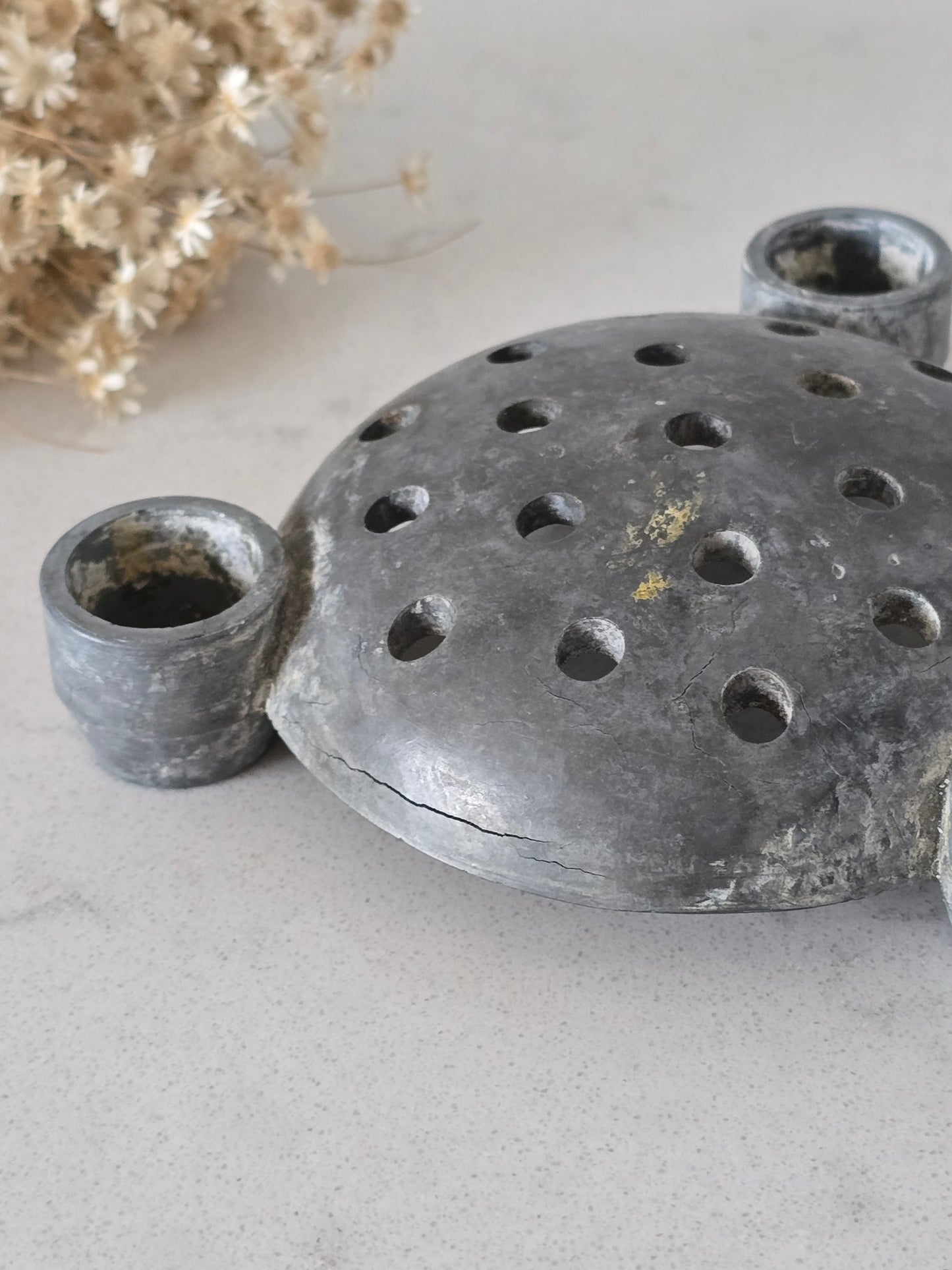 Kukkasiili ja kynttiläasetti