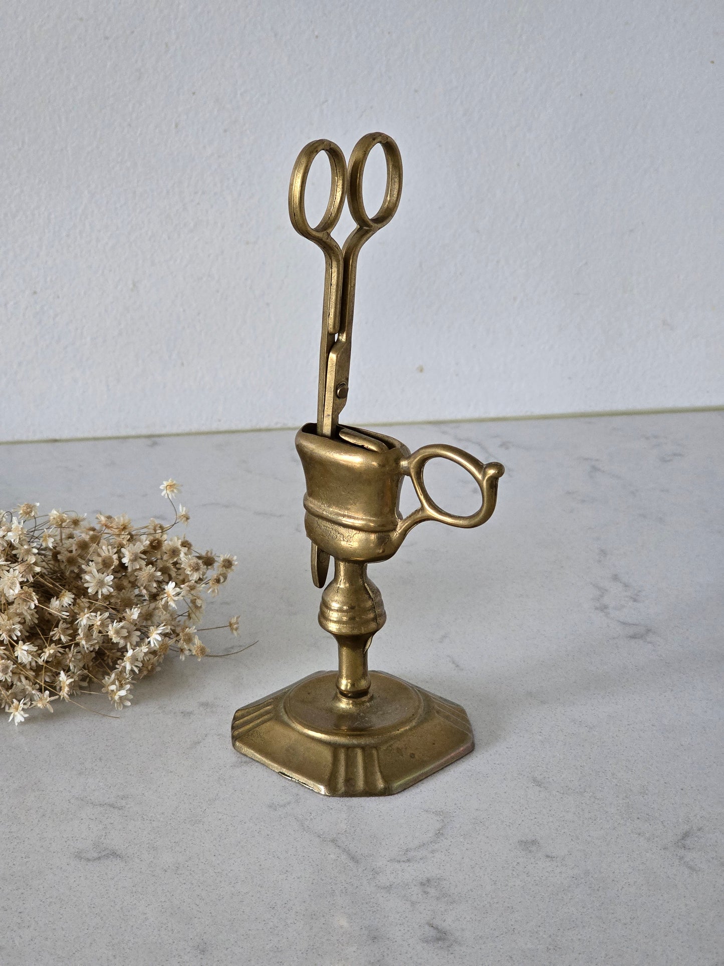 vanha messinkinen kynttilänsammutin