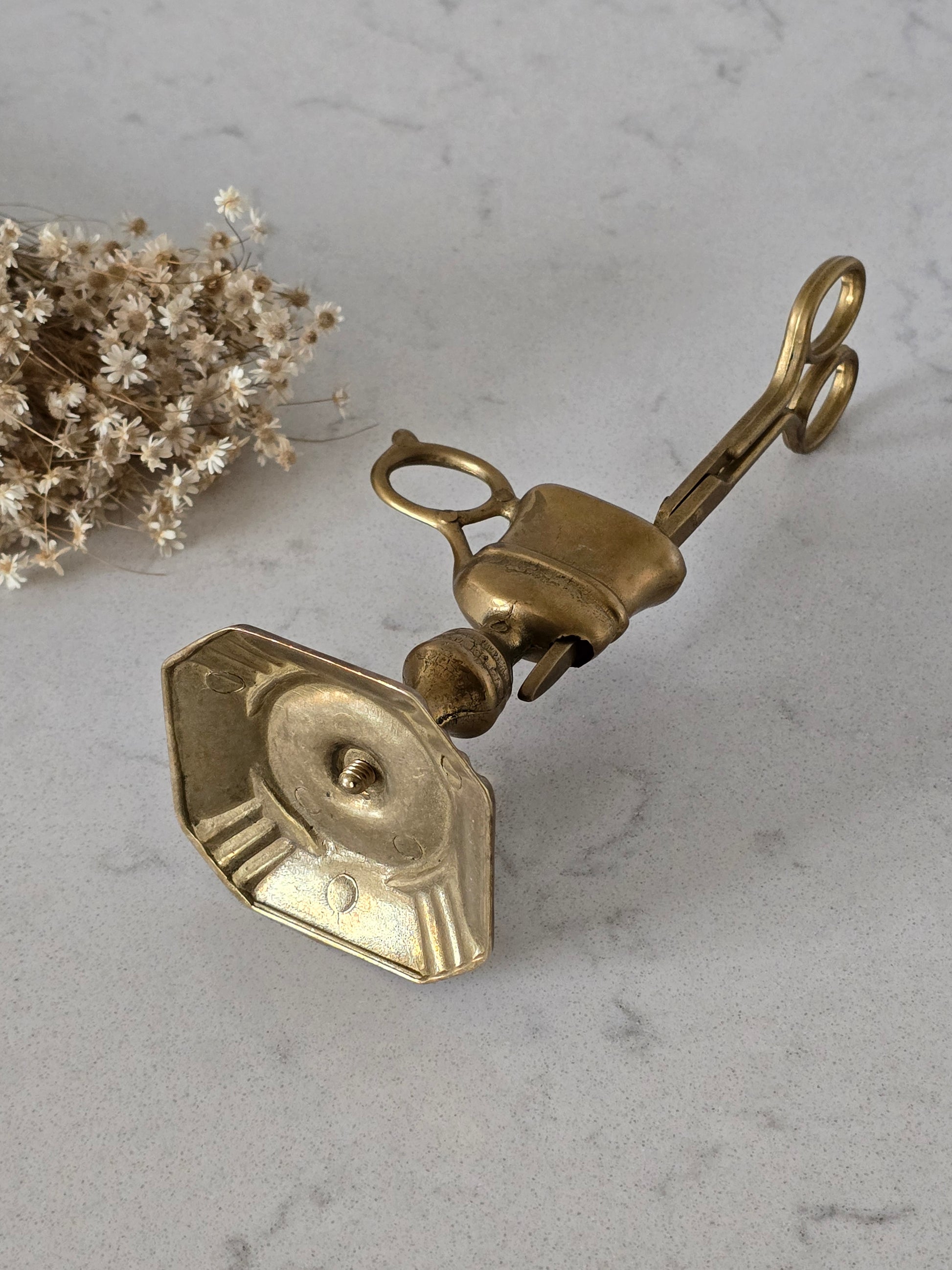 vanha messinkinen kynttilänsammutin