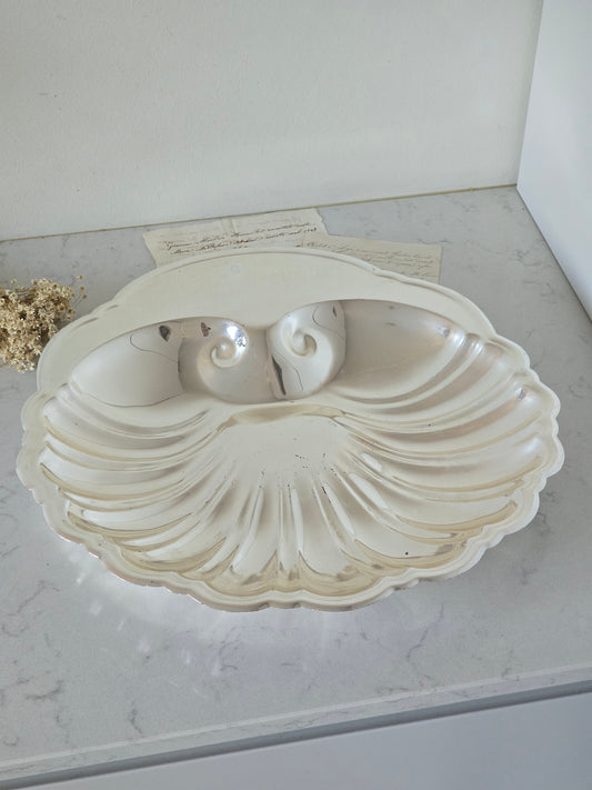 Vanha isokokoinen vintage simpukka-astia