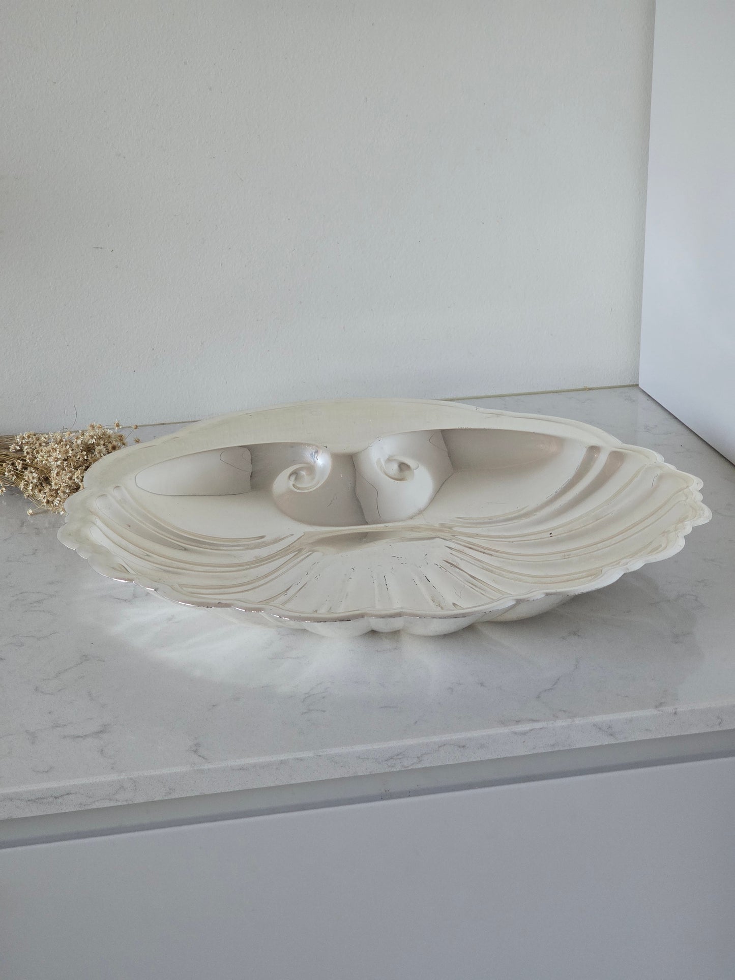 Vanha isokokoinen vintage simpukka-astia