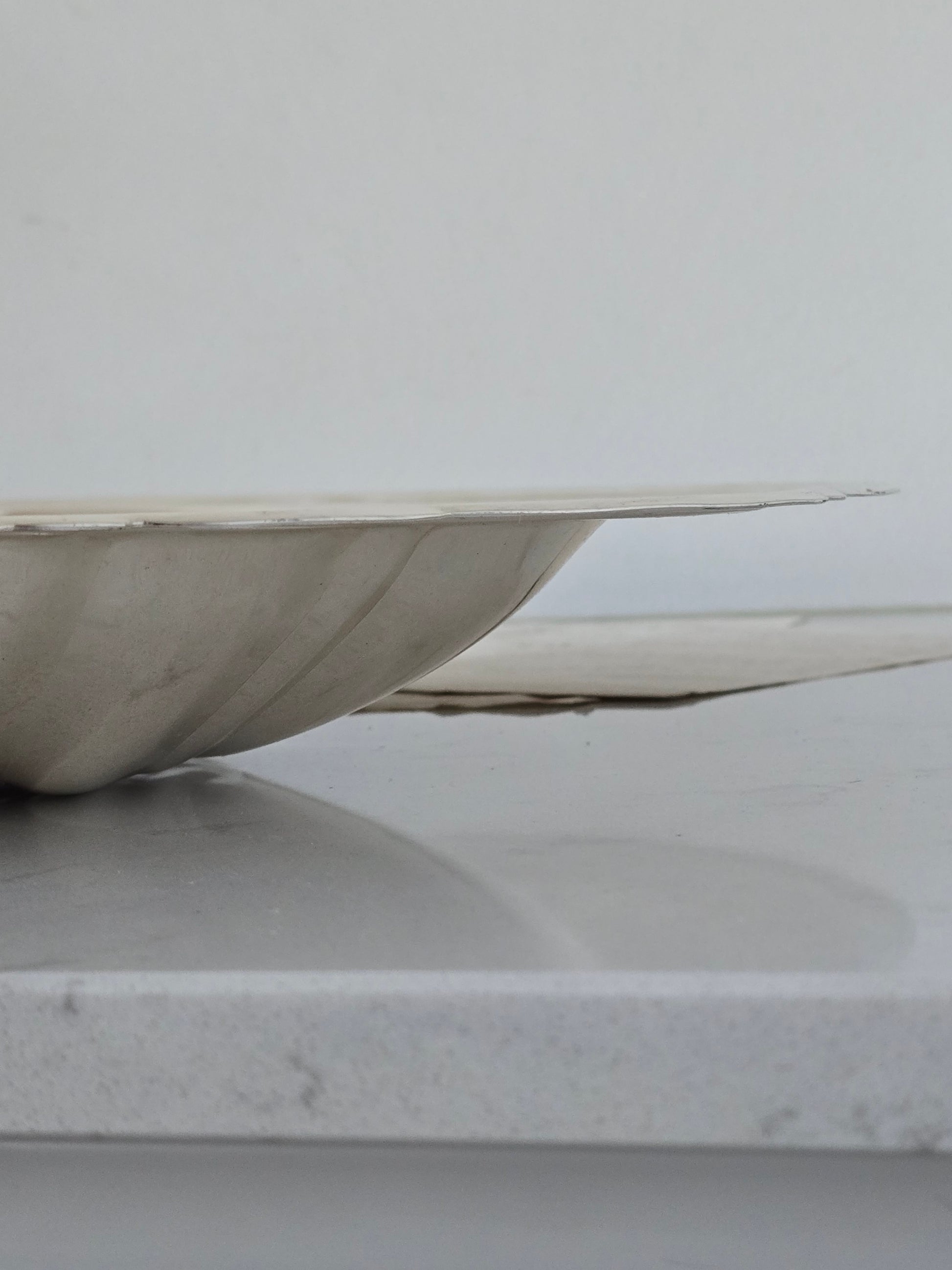 Vanha isokokoinen vintage simpukka-astia