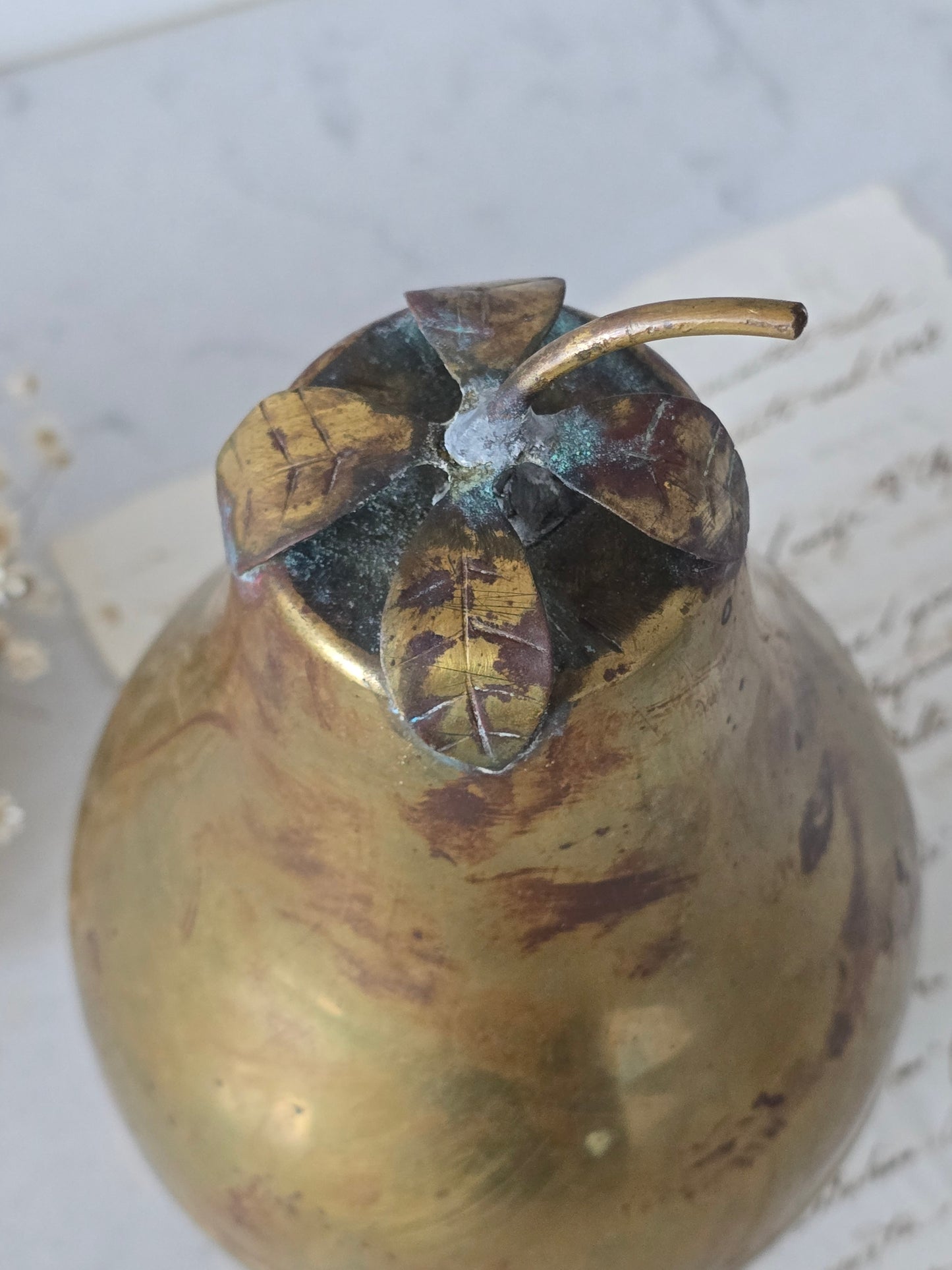 vanha messinginvärinen vintage hedelmä