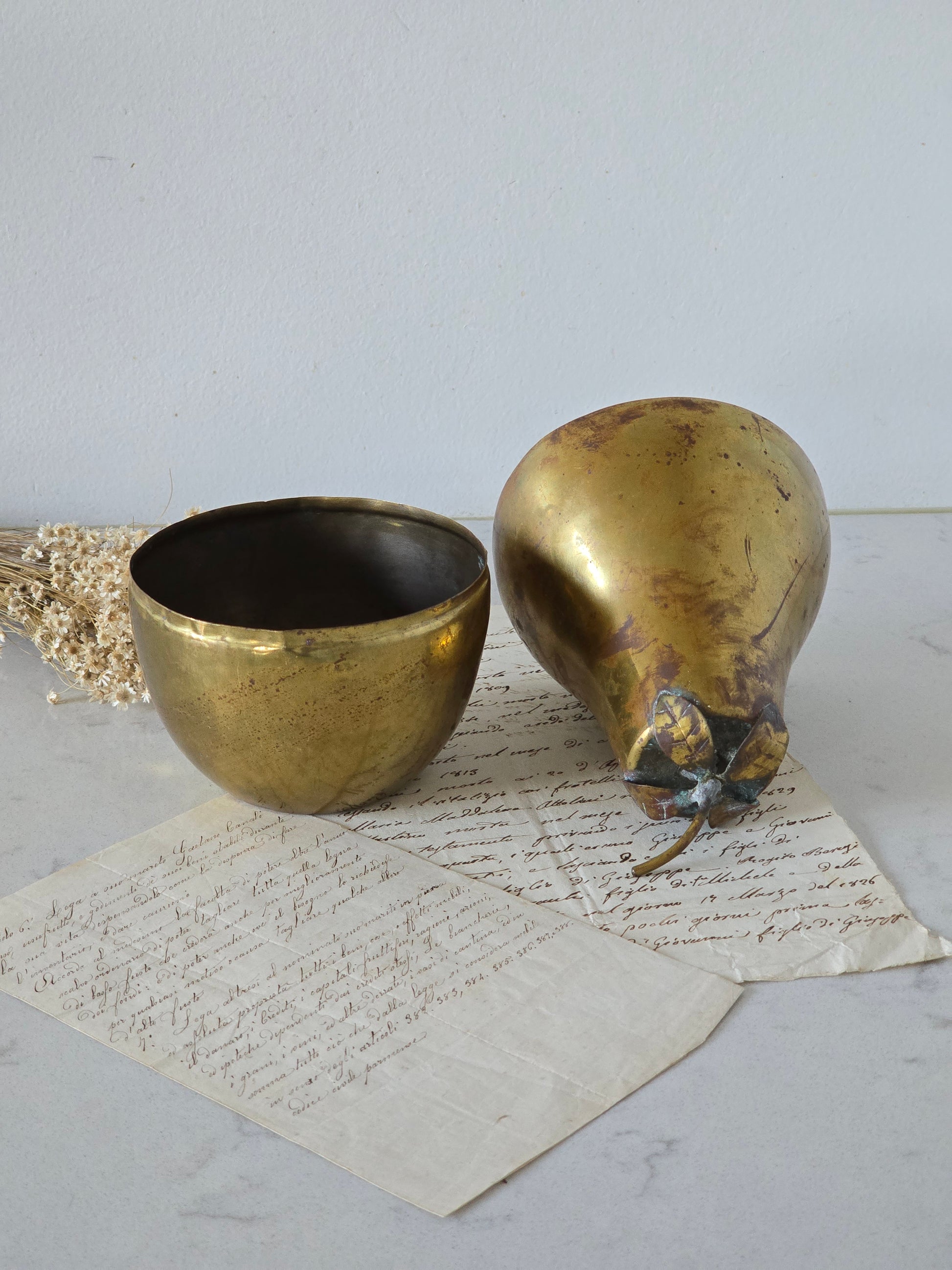 vanha messinginvärinen vintage hedelmä