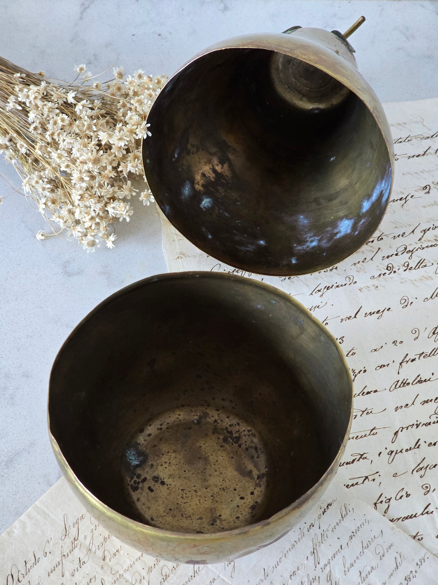 vanha messinginvärinen vintage hedelmä